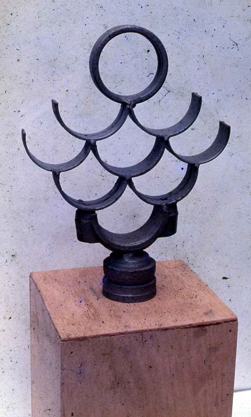 焦跃明 Jiao Yaoming 
模拟圣诞树 Simulated Christmas Tree 1983
金属焊接 Metal welding
Xiamen 