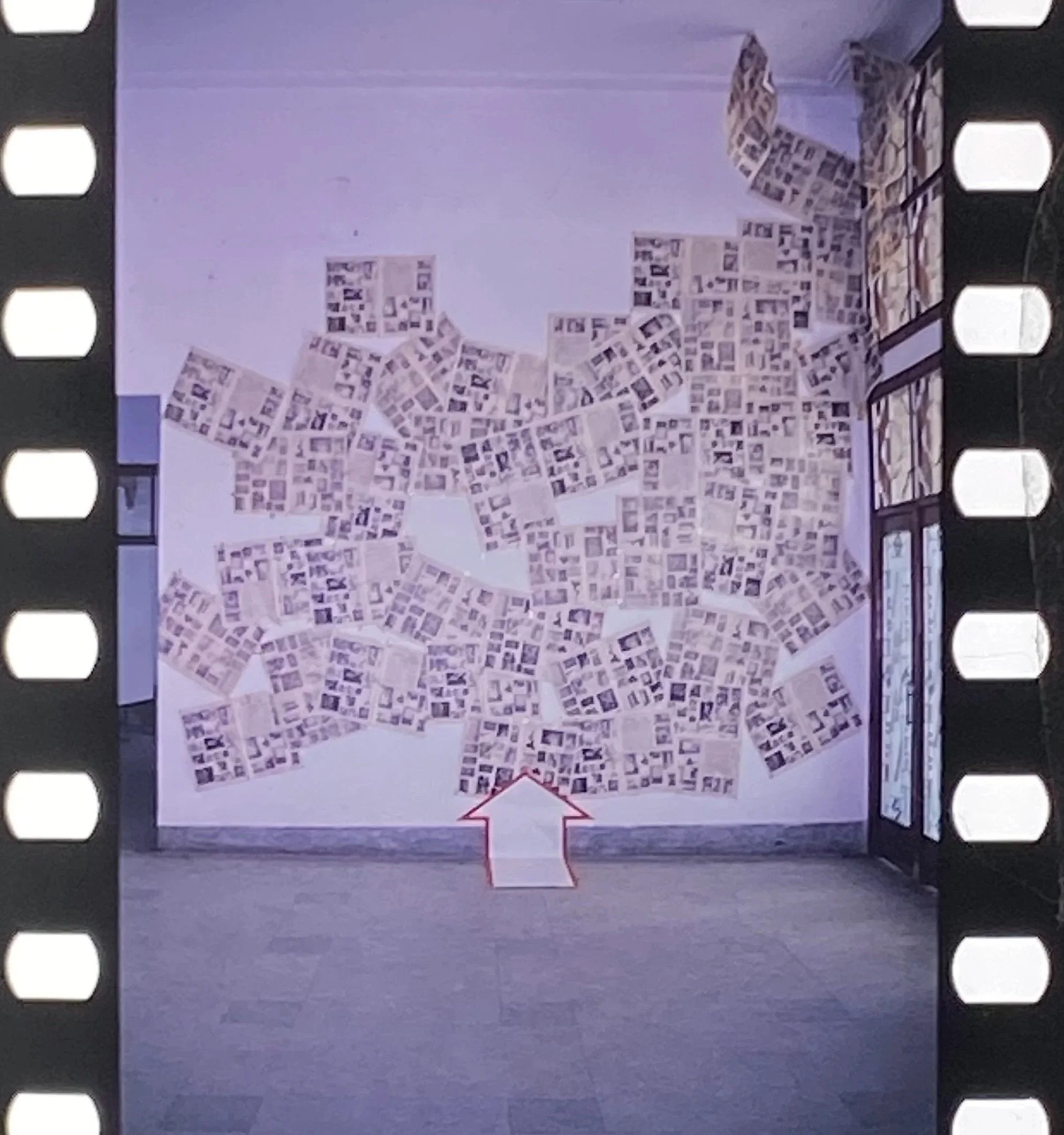 发生在福建省美术展览馆内的事件展览
Exhibition of events that occurred at the Fujian Provincial Art Museum
Fuzhou China  Dec 1986 
俞晓刚摄影 Photography by Yu Xiaogang 