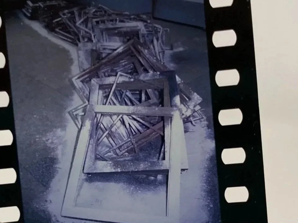 发生在福建省美术展览馆内的事件展览
Exhibition of events that occurred at the Fujian Provincial Art Museum
1986
俞晓刚摄影 Photography by Yu Xiaogang  