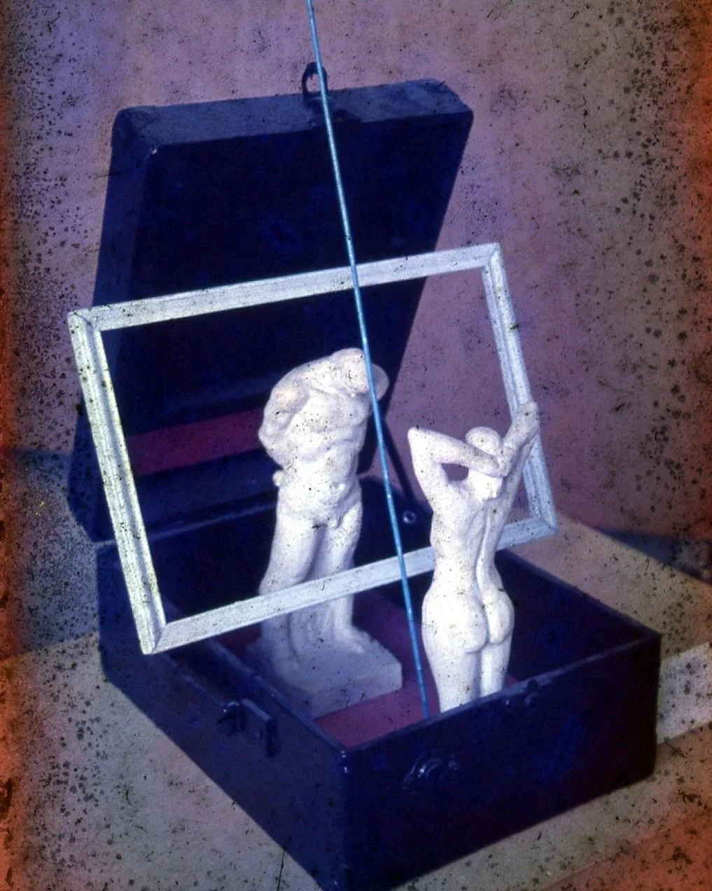 焦跃明 Jiao Yaoming
行将死亡的主题 The theme of impending death 1986
雕塑 Sculptures



