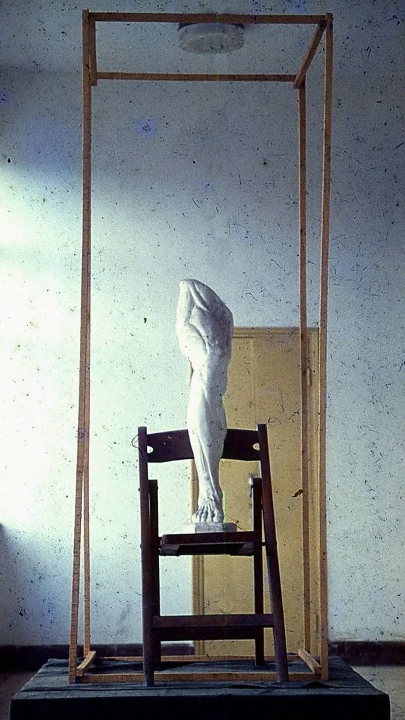 焦跃明 Jiao Yaoming 
門 The door  (己焚烧 It was burned) 1986