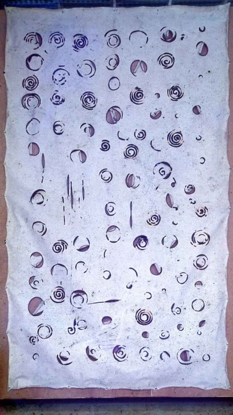 黄永砅 Huang Yong Ping  
盤香在画布上烧
Incense burner on canvas
Canvas (己焚烧 It was burned) 1986