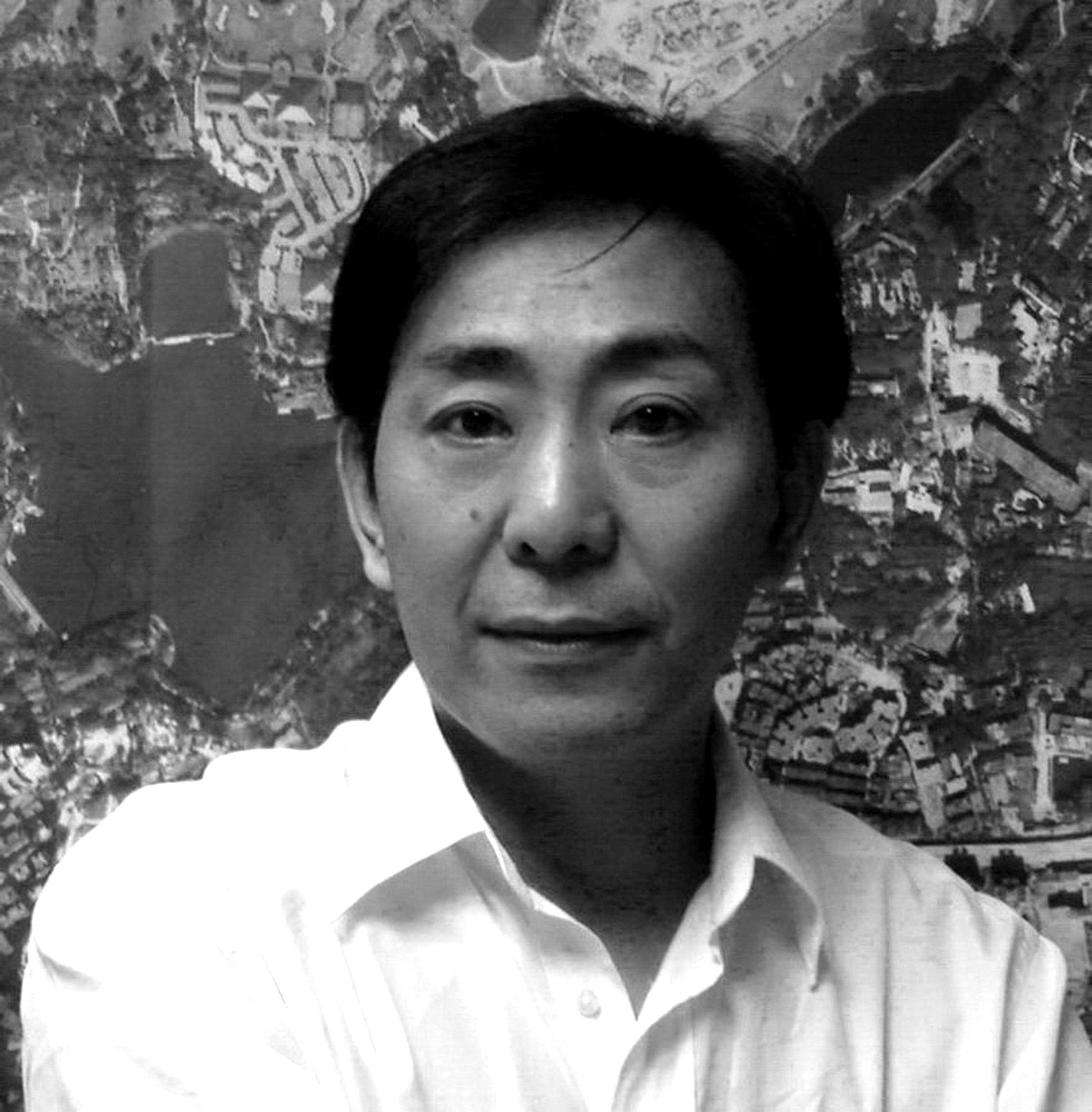 焦跃明 Jiao Yaoming
中国当代艺术家, 1957年出生于柳州
1982年毕业于广州美术学院雕塑系
雕塑家, 画家, 城市规划设计师, 厦门达达发起人之一.
Jiao is a contemporary Chinese artist, 
born in Liuzhou in 1957. 
He graduated from the Guangzhou Academy of Fine Arts in 1982.
He is a sculptor, painter, Urban plann