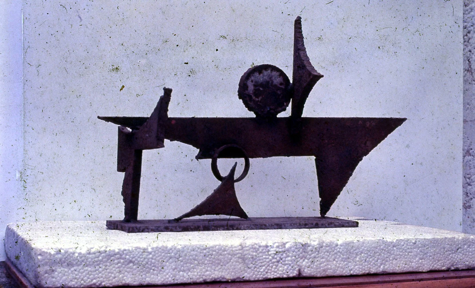 焦跃明 Jiao Yaoming 
不同朝向的锐角 Acute angles in different directions 1983 
金属焊接 Metal welding

