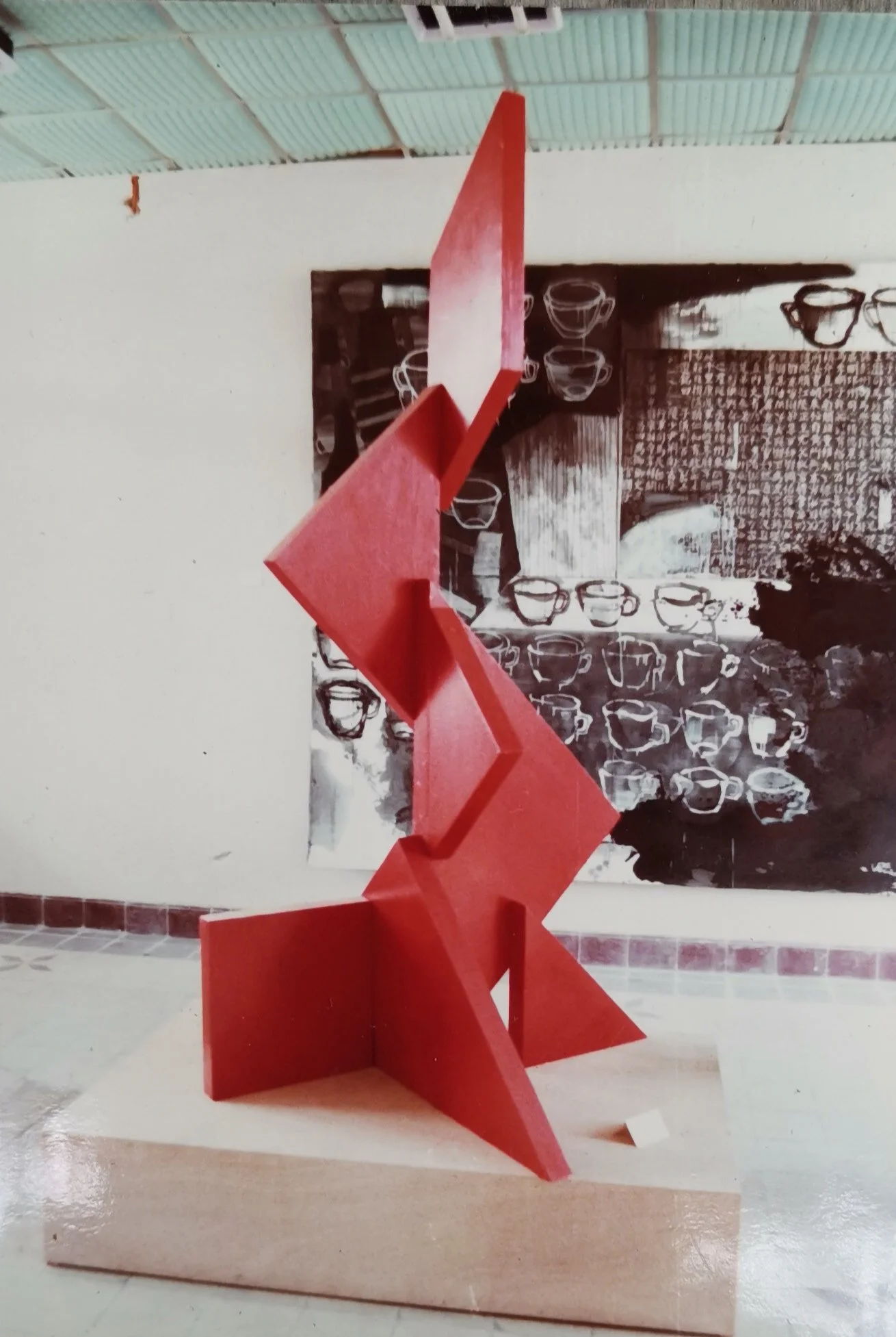 林嘉华 Lin Jiahua 
紅色量块 (木质材料 油漆) 
Red block (wooden painted)
(己焚烧 It was burned) 1986