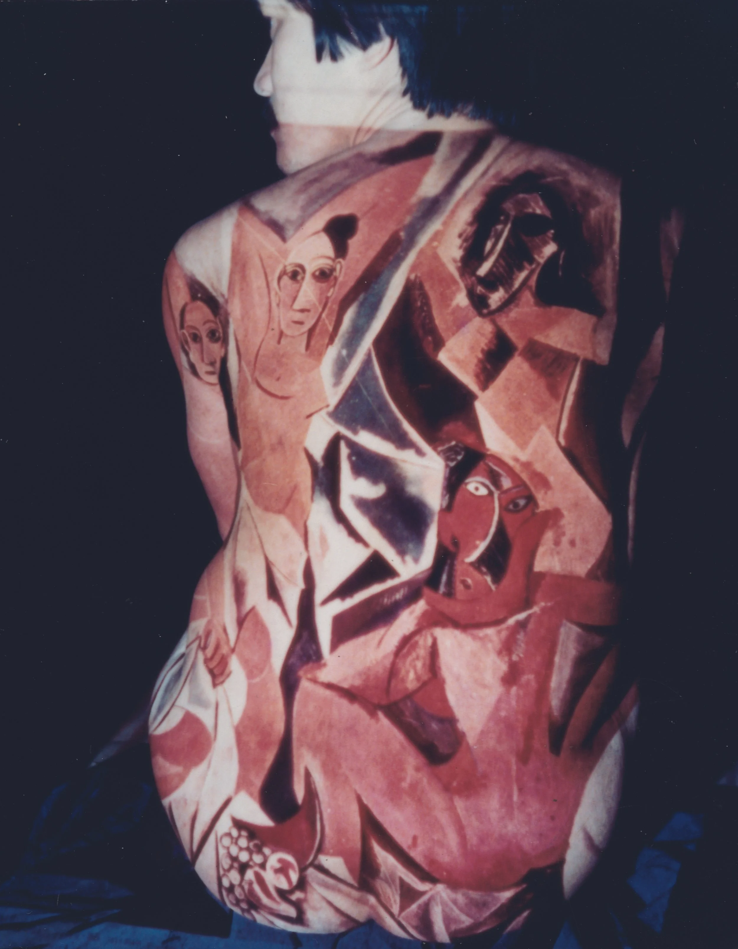 林嘉华  Lin Jiahua
进入美術史的幻燈活动 
A Slideshow into Art History
Picasso's 的作品投射在林的身体上
Picasso's work is projected onto Lin's body
1988 Xiamen 
吴艺明摄影 Photography by Wu Yiming