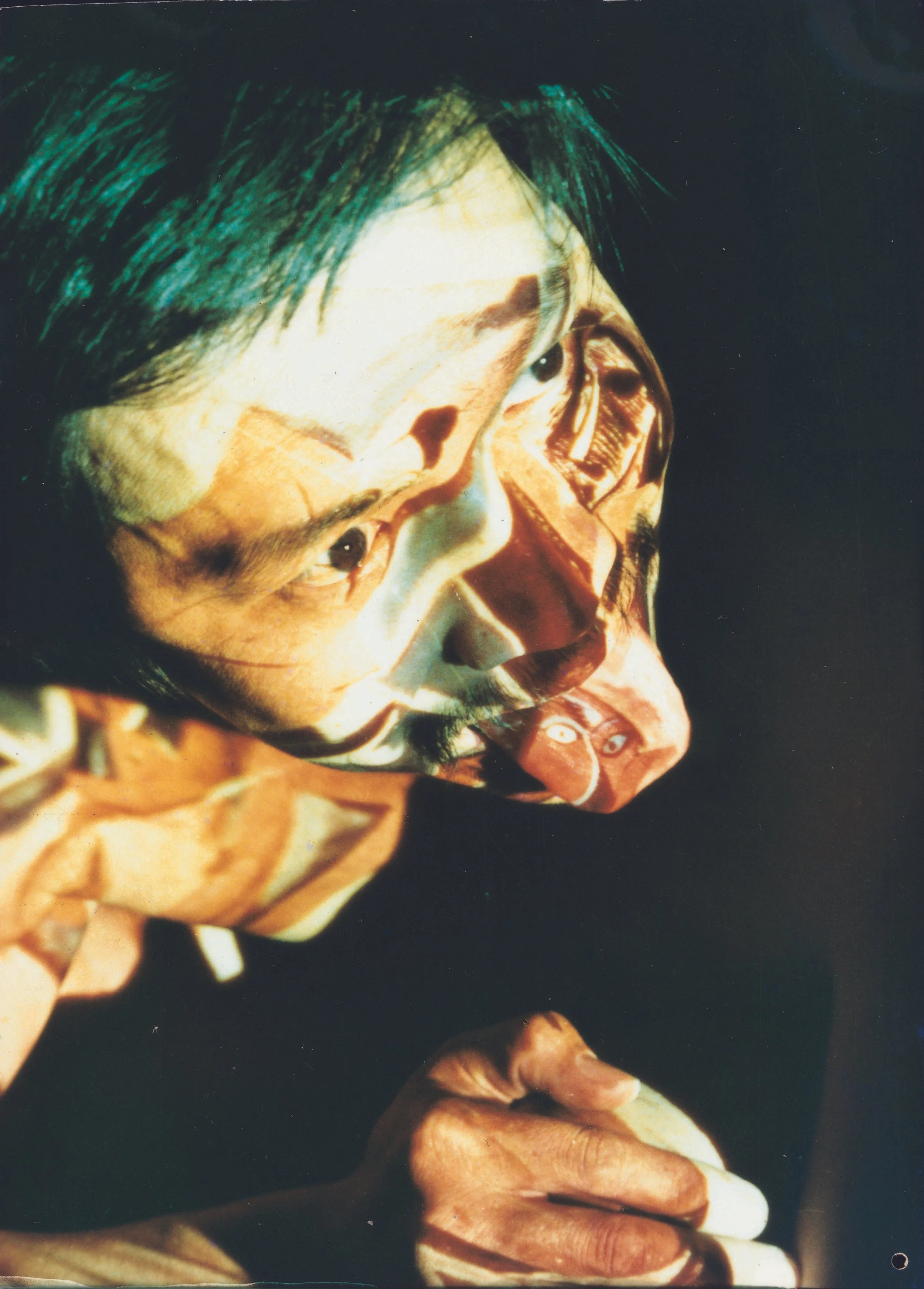 林嘉华  Lin Jiahua
进入美術史的幻燈活动 
A Slideshow into Art History
Picasso's 的作品投射在林的脸上
Picasso's work is projected onto Lin's face 
1988 Xiamen 
