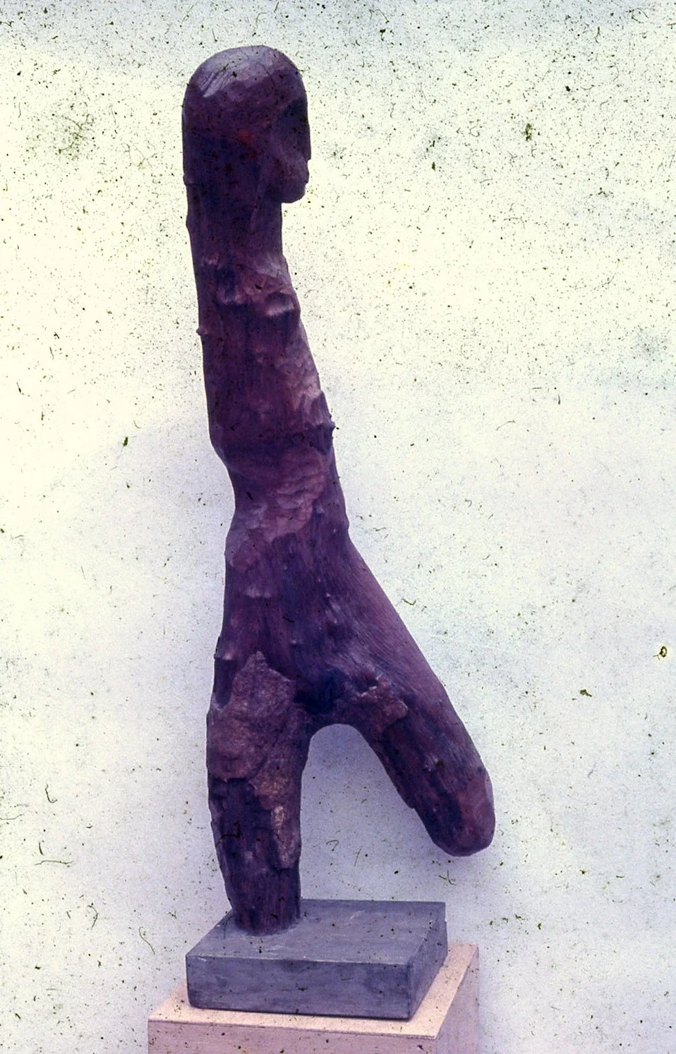 焦跃明 Jiao Yaoming 
行动的人  People in action
龙眼木雕 Longan wood carving
1983