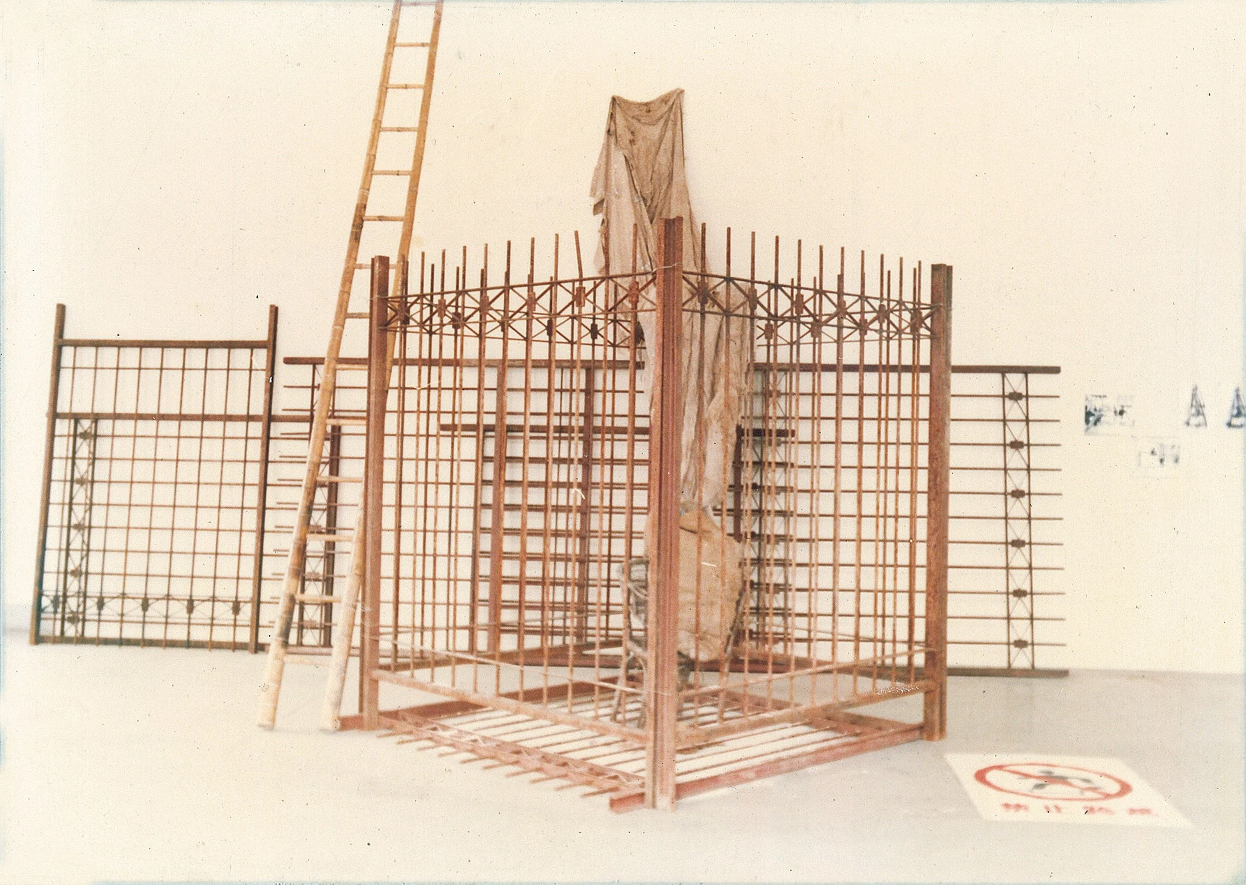 发生在福建省美术展览馆内的事件展览
Exhibition of events that occurred at the Fujian Provincial Art Museum
Fuzhou China  Dec 1986 