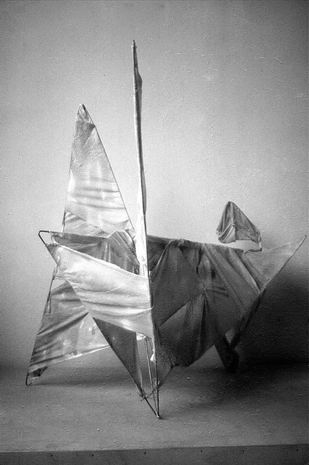 焦跃明 Jiao Yaoming 
折成的白影（粗麻布+桐油) 
Folded white shadows (coarse linen + tung oil)