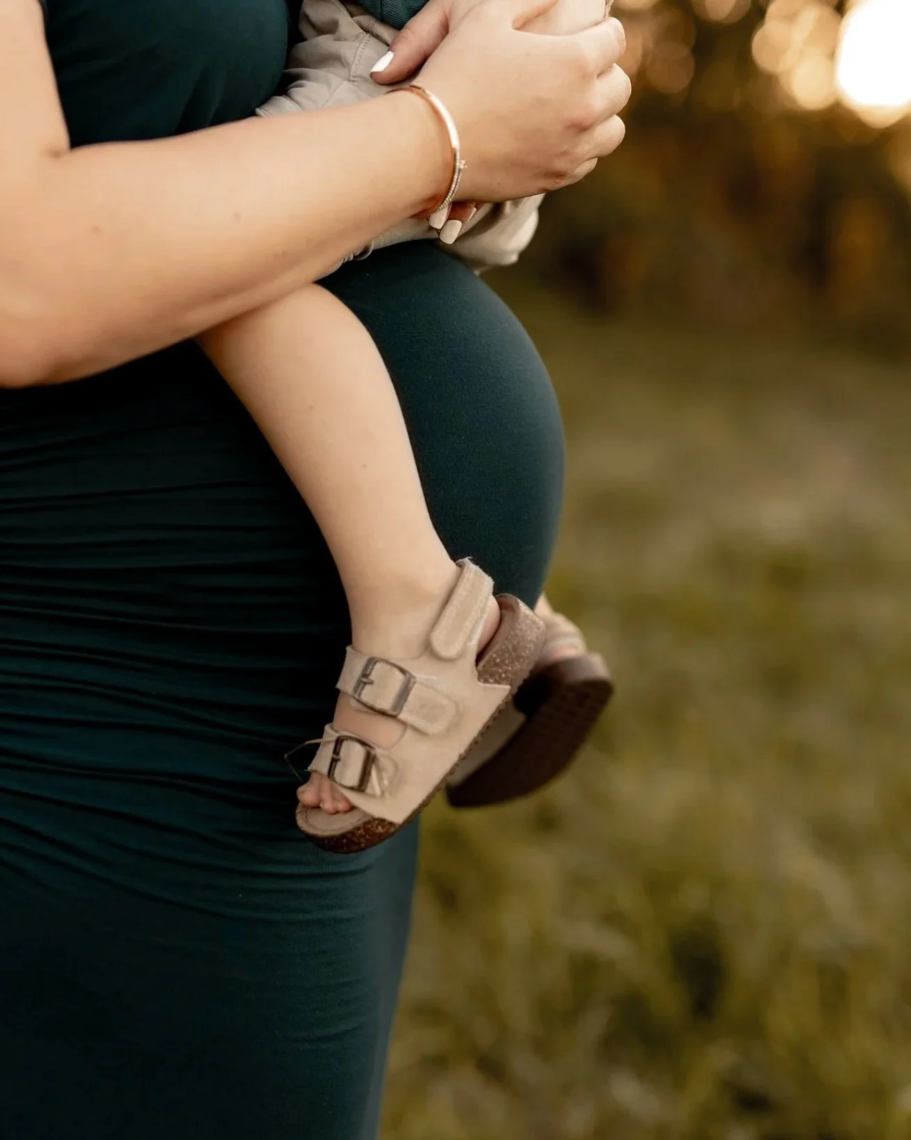 LITTLE WONDER. 

Das Shooting mit dieser kleinen Familie hat so viel Spa&szlig; gemacht! 🤍 
Und schaut euch mal das Licht an - ich lieb&lsquo;s! 🫶🏼

#littlewonder#familyshooting#babybauchshooting#littlefamily#lichtliebe#capturingwhatsrealholdingwh