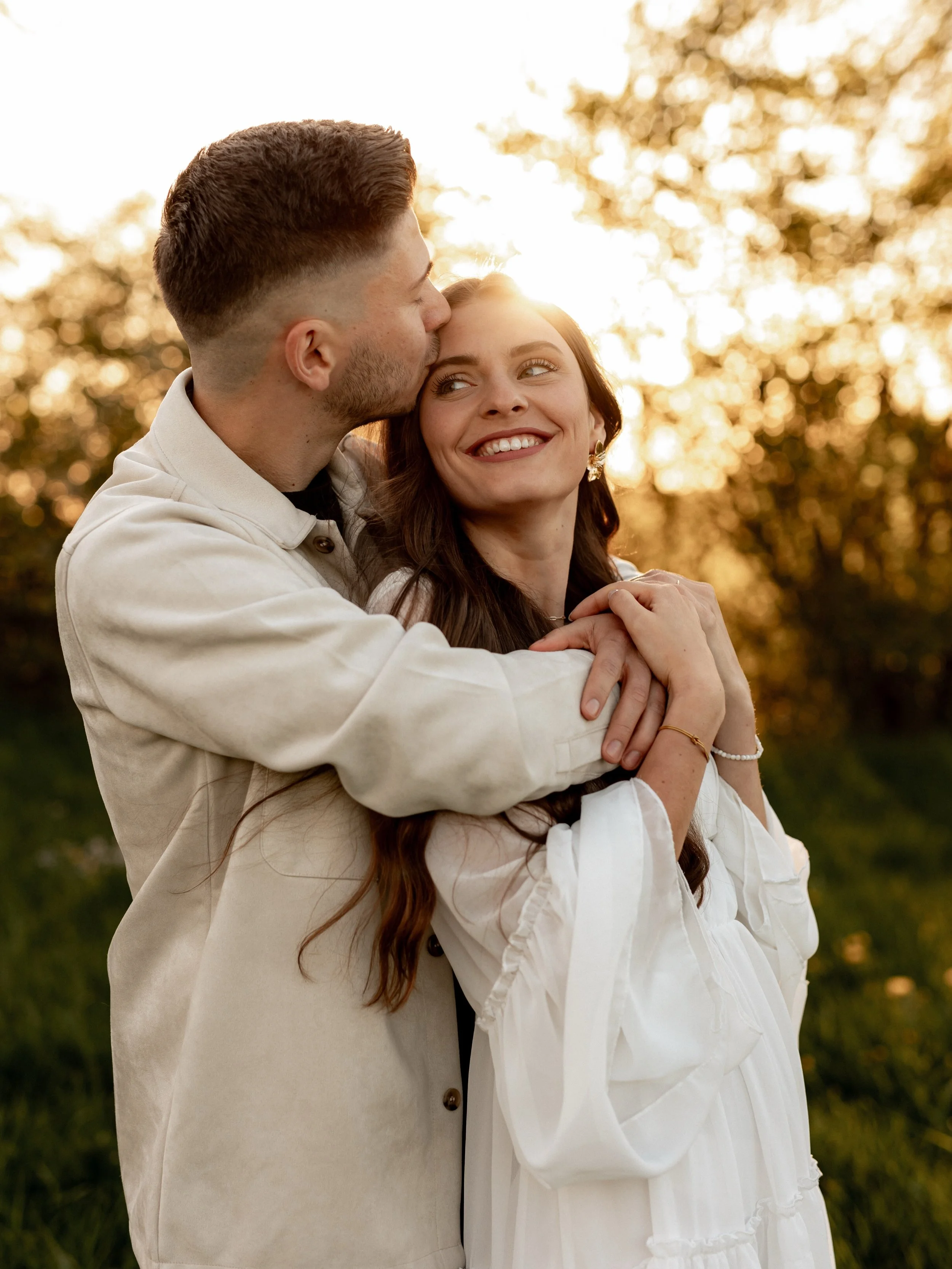 SPRING COUPLE SESSION 

Wenn alles so langsam gr&uuml;n wird, die Tage wieder l&auml;nger werden und die Sonne jeden Tag ein bisschen mehr W&auml;rme schenkt&hellip; ach ich lieb den Fr&uuml;hling einfach sehr! 🤍

Umso mehr hab ich mich gefreut, das