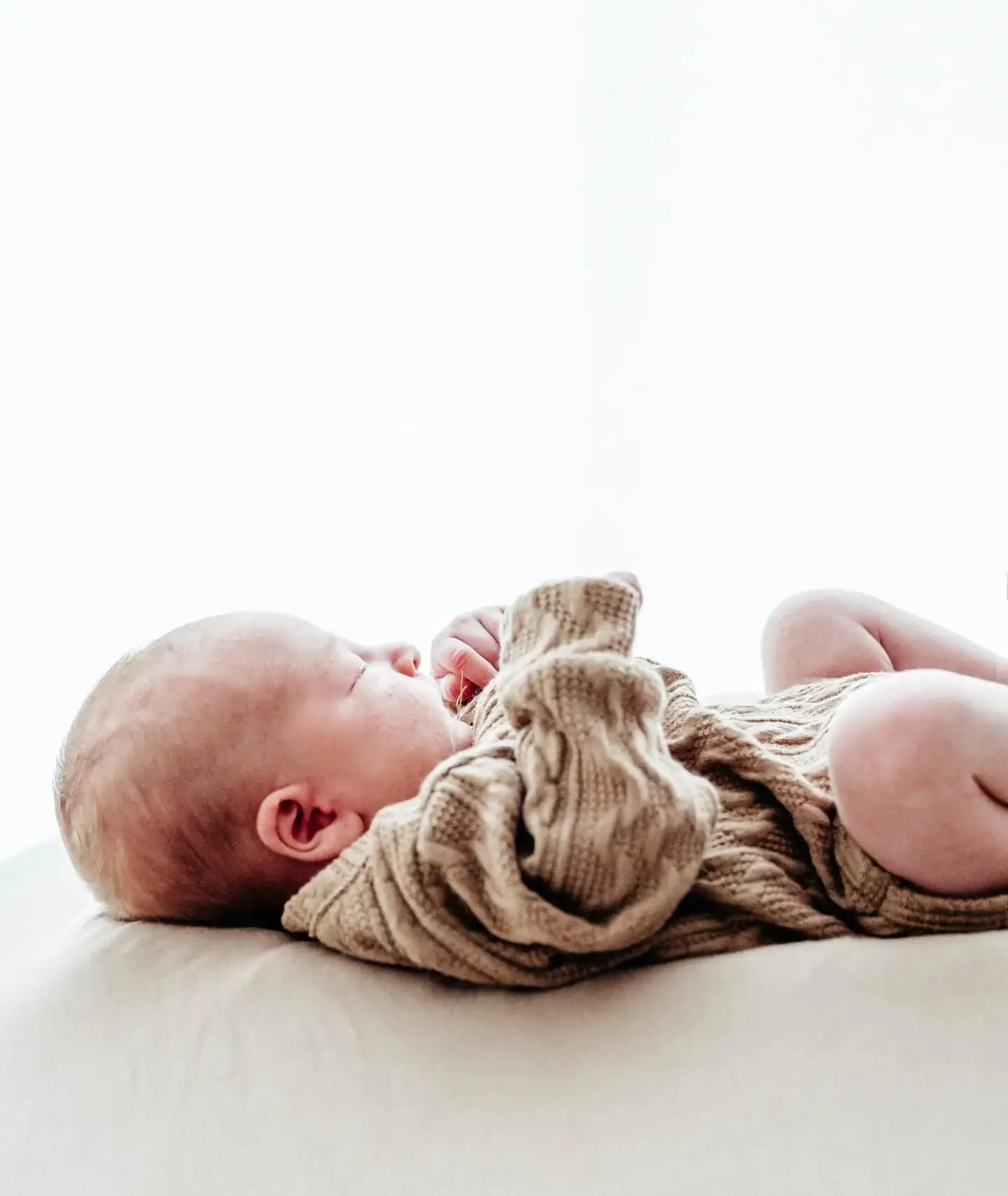 So klein und doch das gr&ouml;&szlig;te Wunder ✨
______________________________

nat&uuml;rlich. echt. von Herzen.

📷 Familien- &amp; Paarfotografie in Celle &amp; der S&uuml;dheide
📍 Tageslichtatelier in 29303 

Nat&uuml;rliche Familienfotos &bull