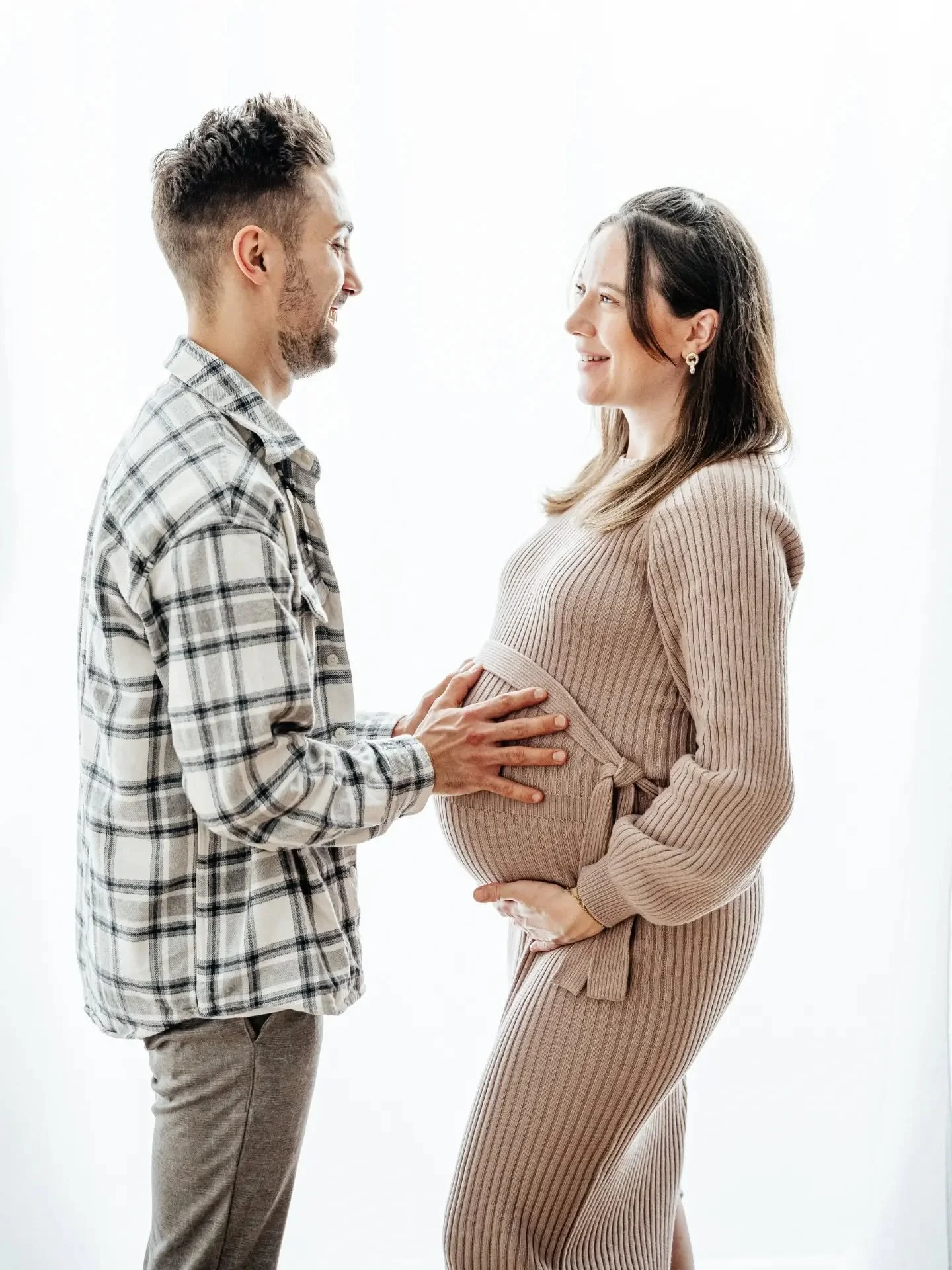 Die sch&ouml;nste Art des Wartens 🤍
______________________________

nat&uuml;rlich. echt. von Herzen.

📷 Familien- &amp; Paarfotografie in Celle &amp; der S&uuml;dheide
📍 Tageslichtatelier in 29303 

Nat&uuml;rliche Familienfotos &bull; Neugeboren