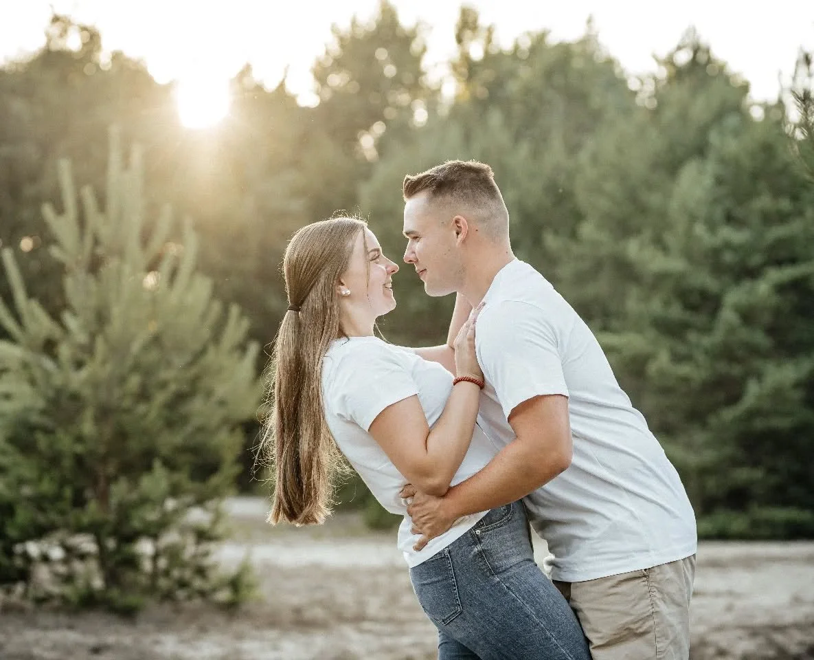 Sonnenlicht &amp; Herzklopfen, mehr braucht es nicht 🤍
______________________________

nat&uuml;rlich. echt. von Herzen.

📷 Familien- &amp; Paarfotografie in Celle &amp; der S&uuml;dheide
📍 Tageslichtatelier in 29303 

Nat&uuml;rliche Familienfoto