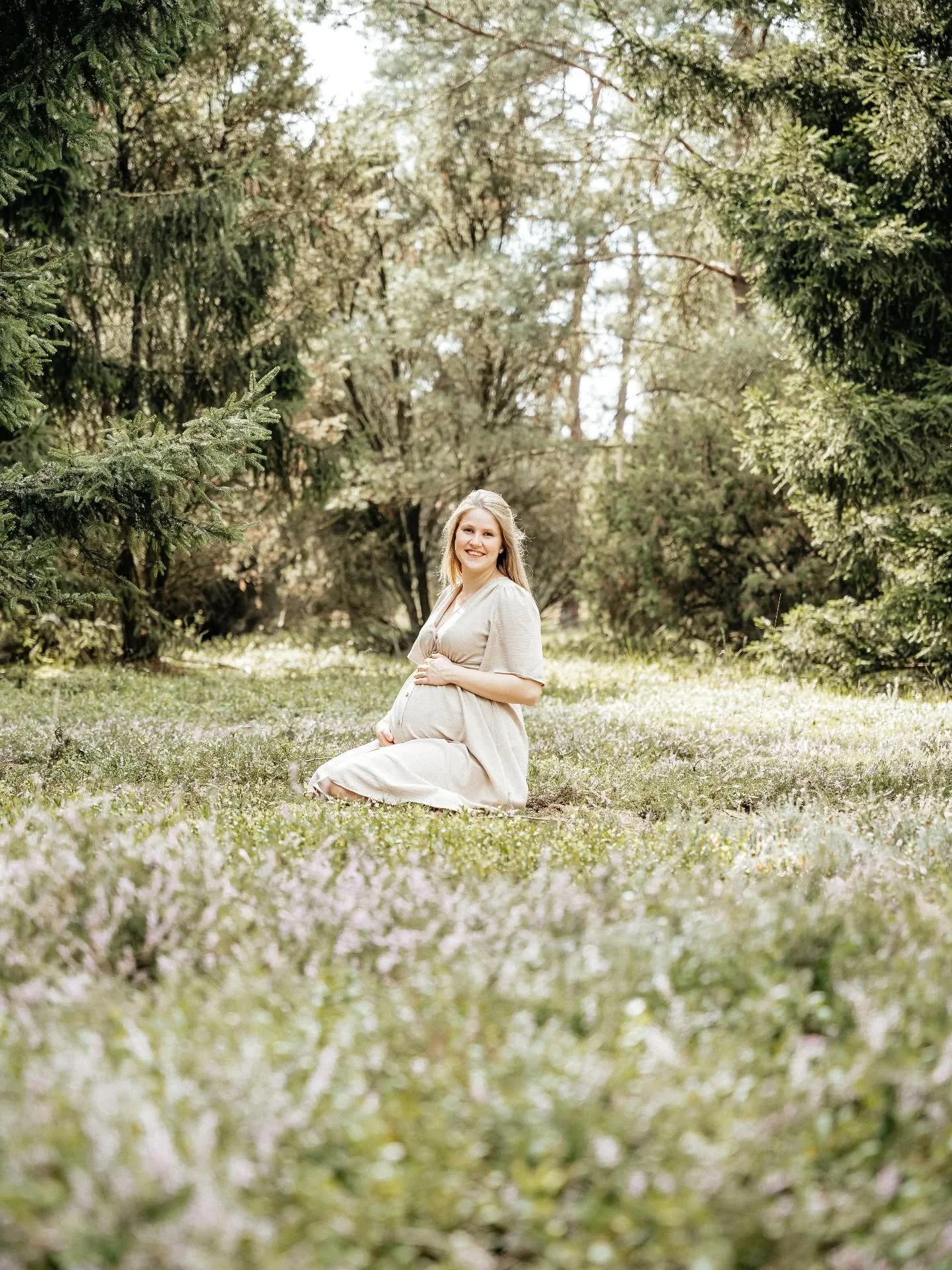 Fr&uuml;hling, Licht und ein kleines Wunder 🤍
______________________________

nat&uuml;rlich. echt. von Herzen.

📷 Familien- &amp; Paarfotografie in Celle &amp; der S&uuml;dheide
📍 Tageslichtatelier in 29303 

Nat&uuml;rliche Familienfotos &bull; 