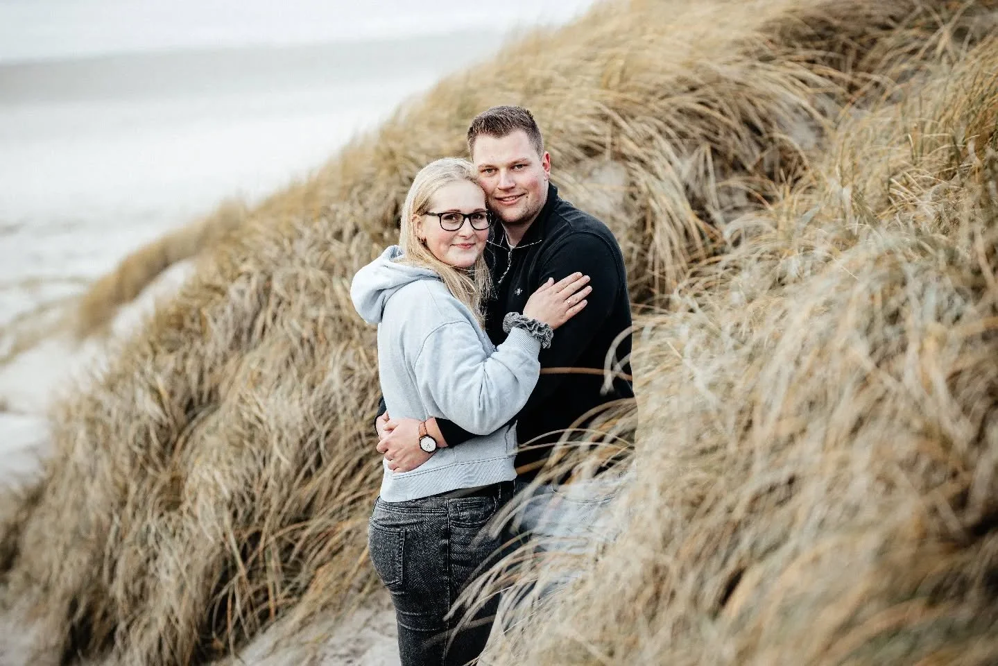 Zwischen Wind, Wellen und ganz viel Liebe 🤍
______________________________

nat&uuml;rlich. echt. von Herzen.

📷 Familien- &amp; Paarfotografie in Celle &amp; der S&uuml;dheide
📍 Tageslichtatelier in 29303 

Nat&uuml;rliche Familienfotos &bull; Ne