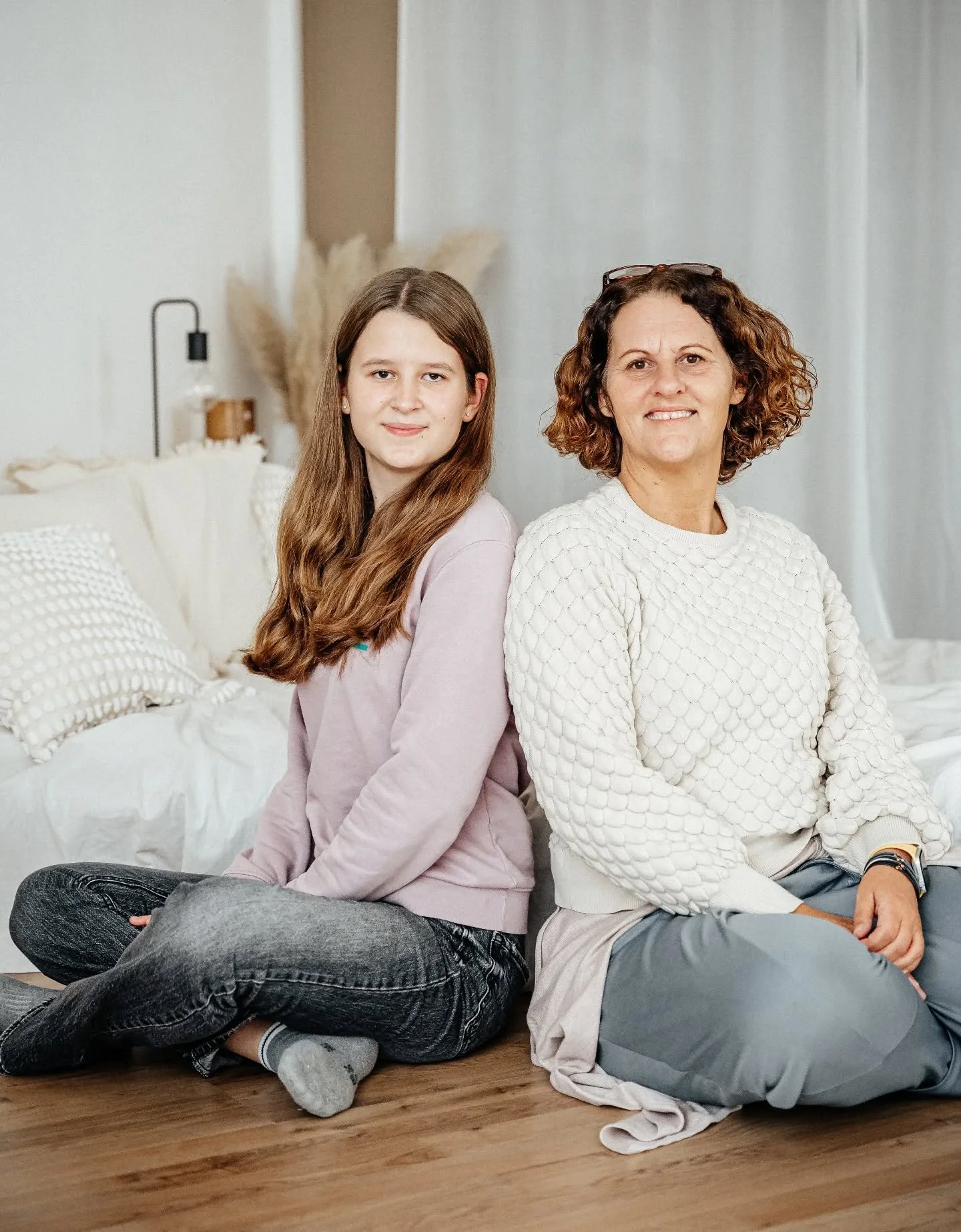 Zwei Generationen, ein Team 🤍
______________________________

nat&uuml;rlich. echt. von Herzen.

📷 Familien- &amp; Paarfotografie in Celle &amp; der S&uuml;dheide
📍 Tageslichtatelier in 29303 

Nat&uuml;rliche Familienfotos &bull; Neugeborene &bul