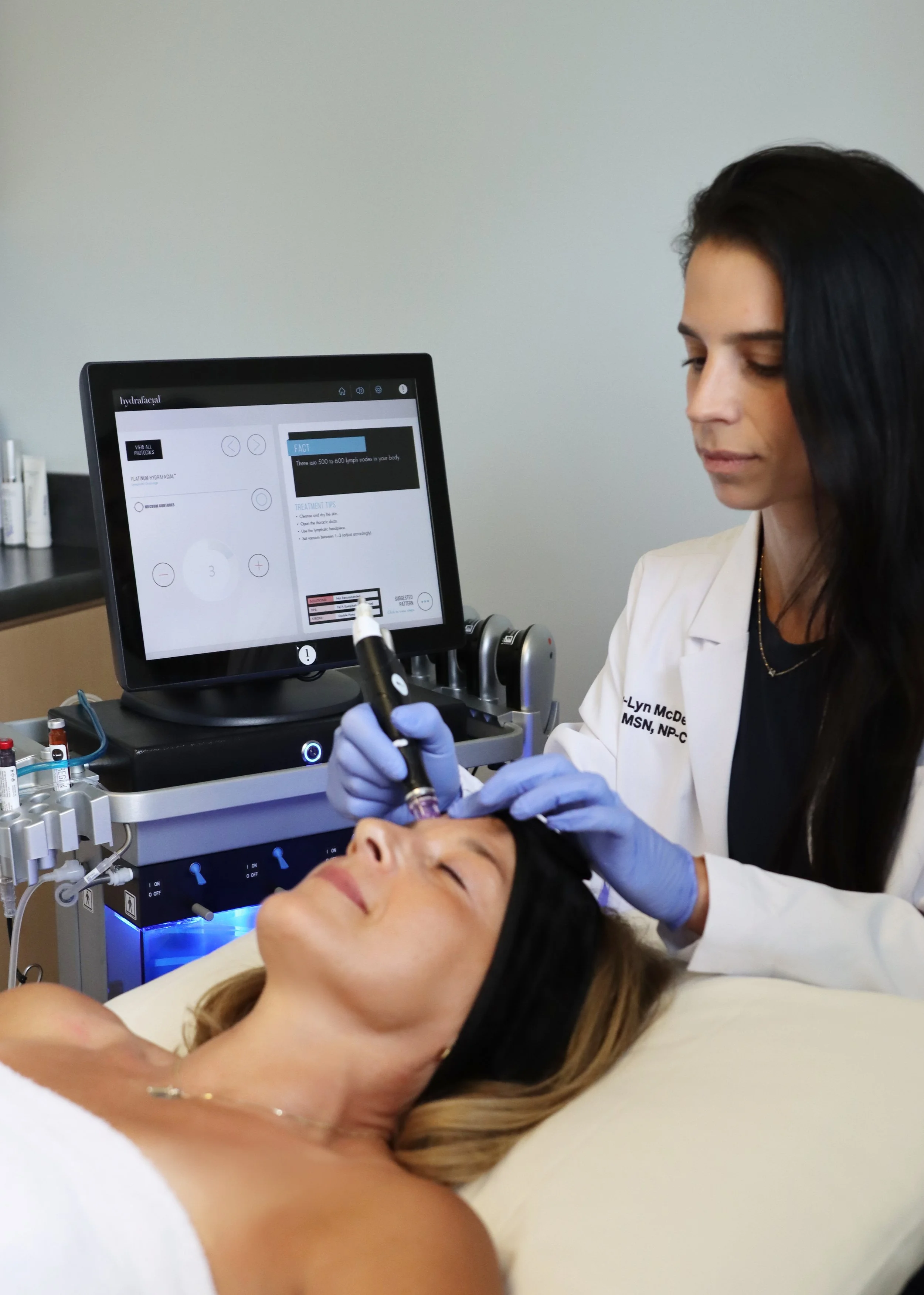 Radio Frequency Microneedling: The Science Behind Skin Tightening