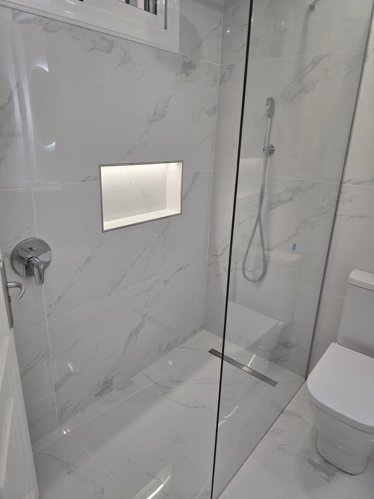 bathroom 401.jpeg