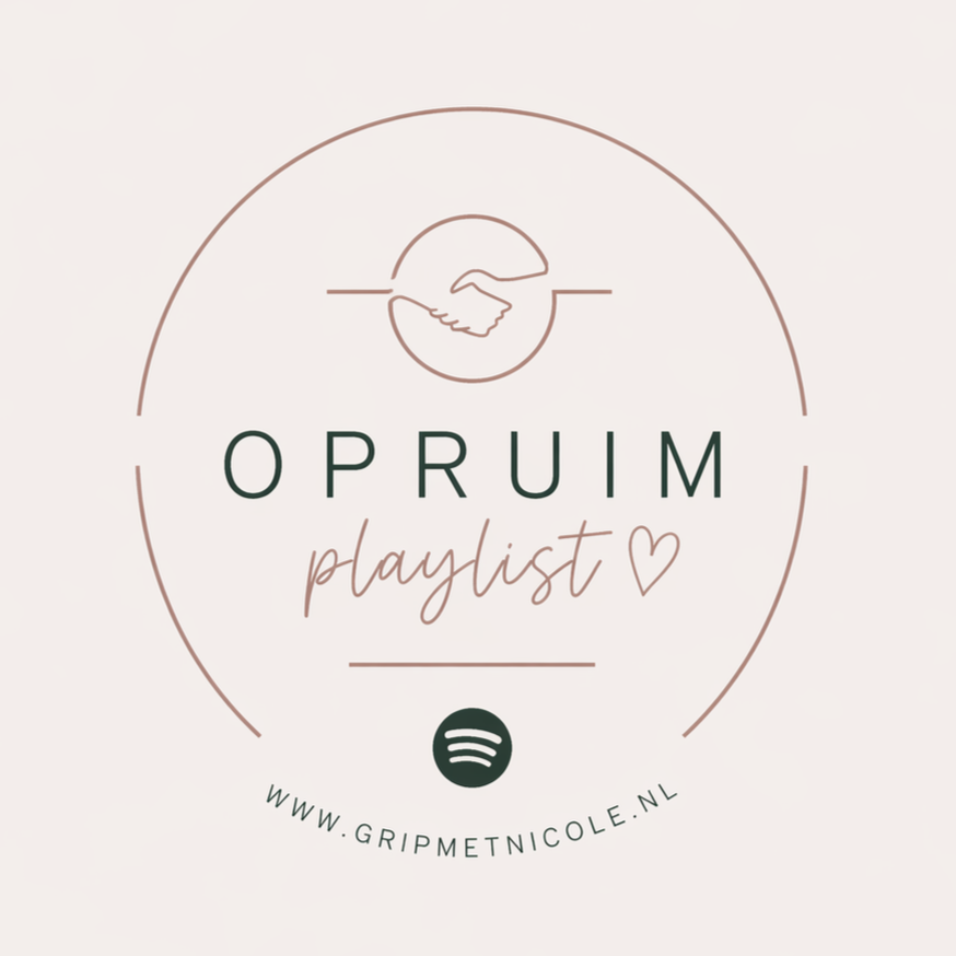 Logo met een handdruk, de woorden 'OPRUIM playlist', een hart en een Spotify-icoon, met de website www.gripmetnicole.nl eronder.