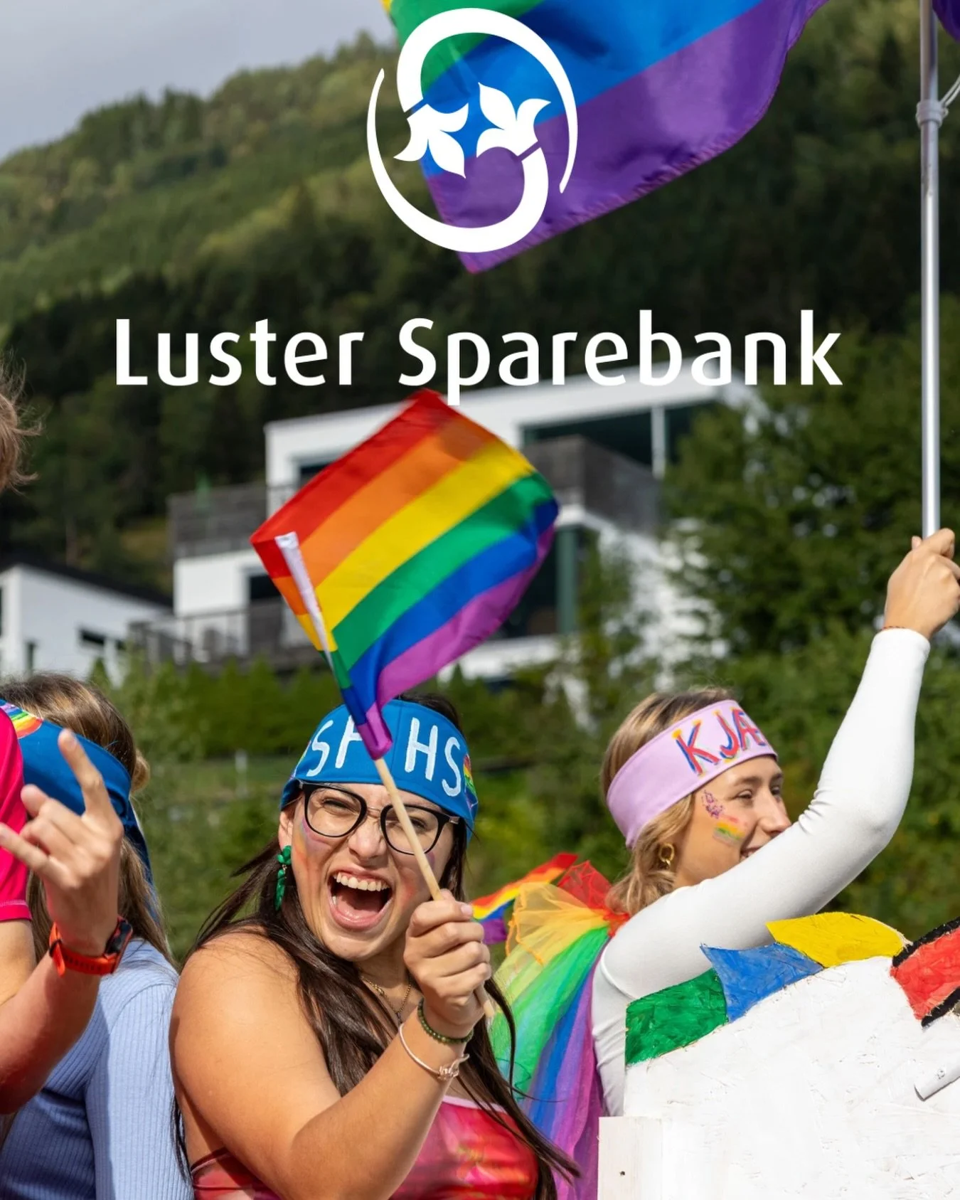 Luster Sparebank st&oslash;ttar SognaPride med Kr 10 000! 🥳🏳️&zwj;🌈 Tusen, tusen takk @lustersparebank &hearts;️ Me set stor pris p&aring; dette! 😃

#sognapride #sognaskeiv