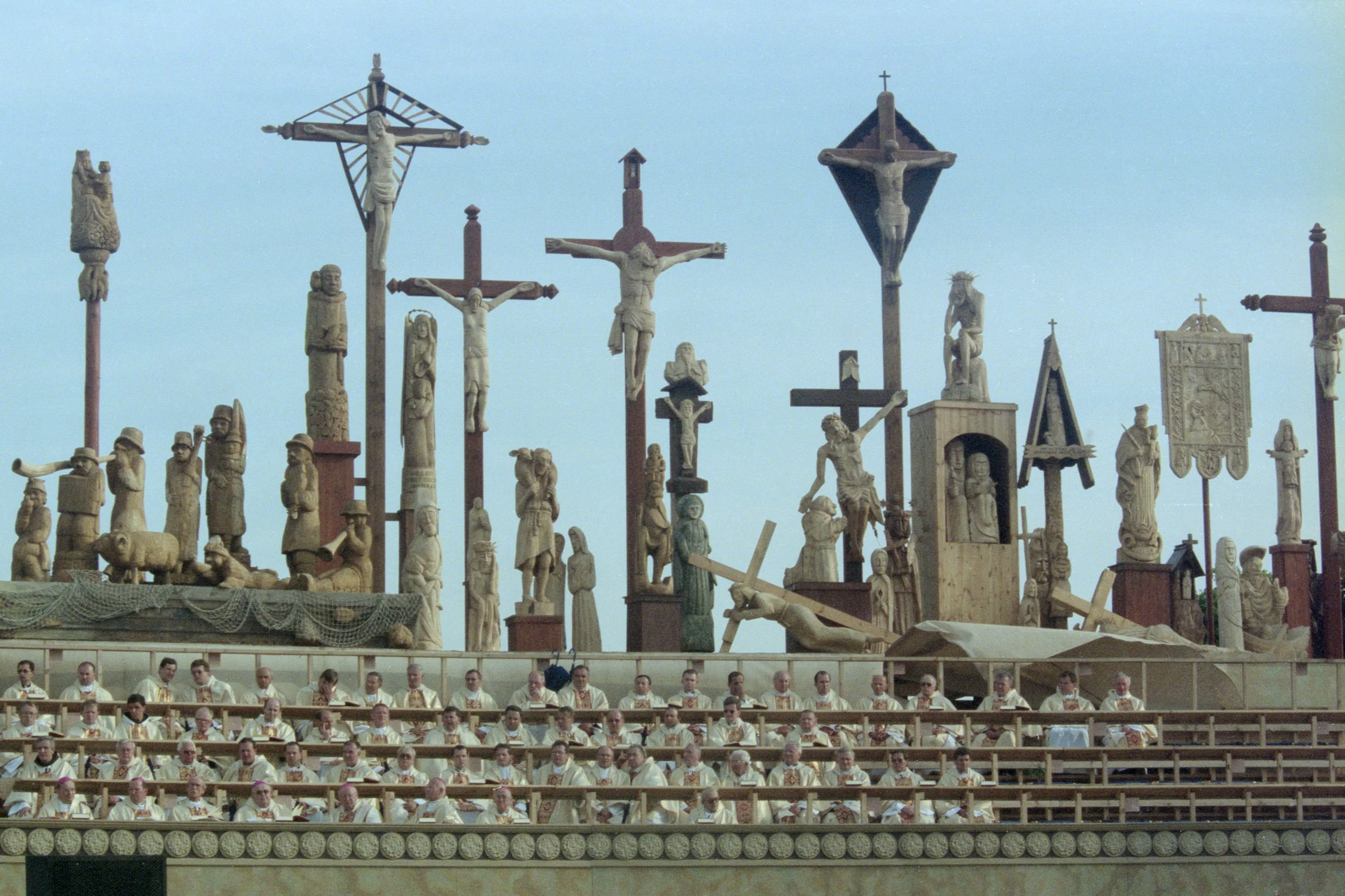 Fragment ołtarza na hipodromie w Sopocie,
podczas wizyty JPII, czerwiec 1999