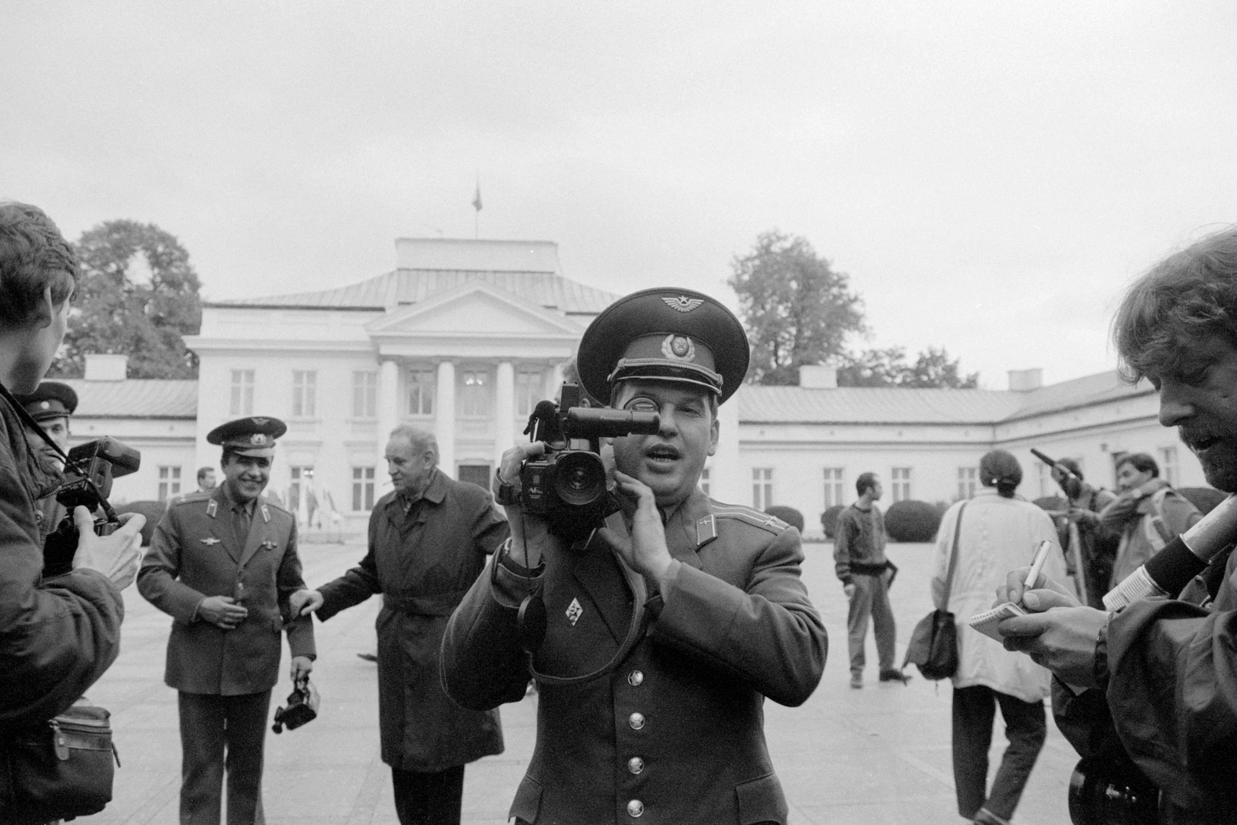 Wycofanie wojsk radzieckich z terytorium
Rzeczypospolitej. Na zdj. symboliczne pożegnanie.
Warszawa, wrzesień 1993
