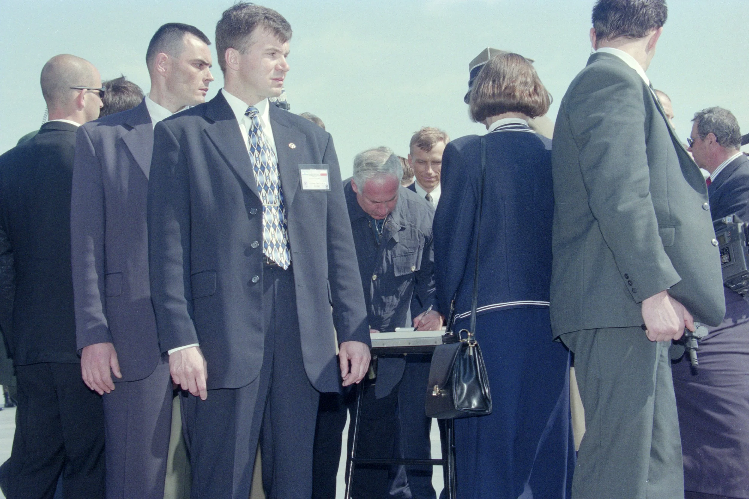 Benjamin Netanjahu przed Grobem Nieznanego Żołnierza.
Warszawa, kwiecień 1998