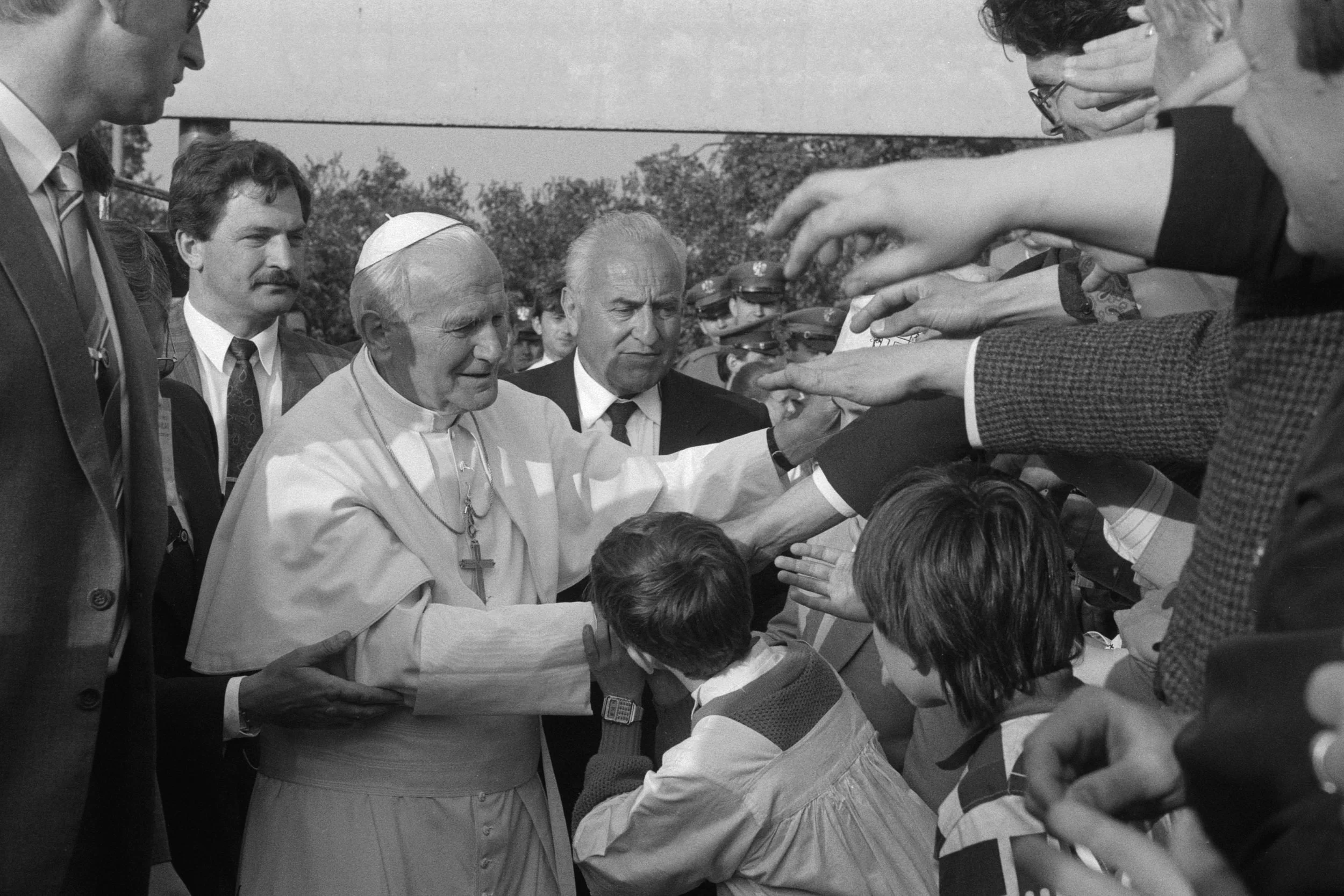 Pożegnanie JPII przed odlotem do Watykanu.
Warszawa, czerwiec 1991