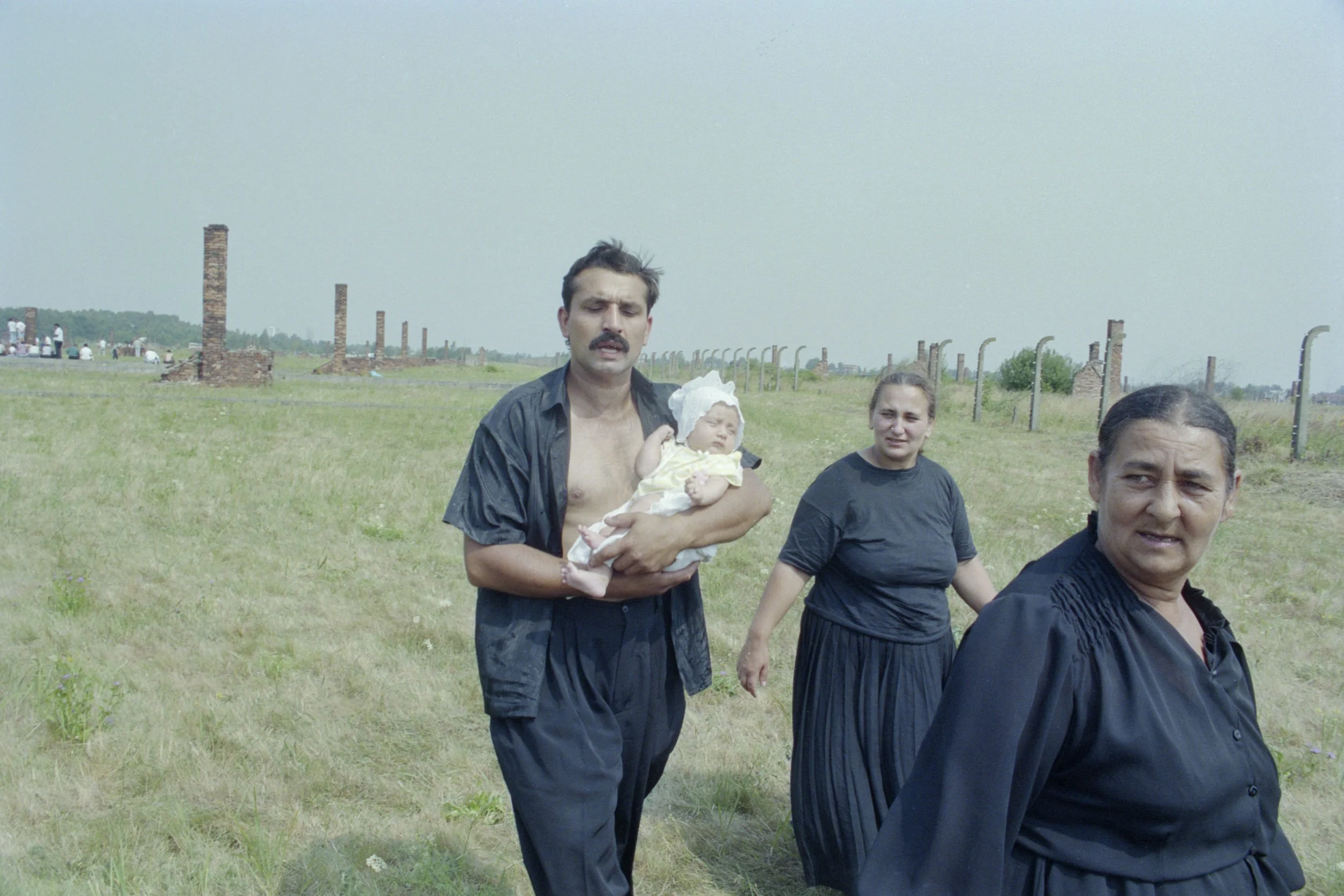 Romowie w obozie w Brzezince. Sierpień 1994