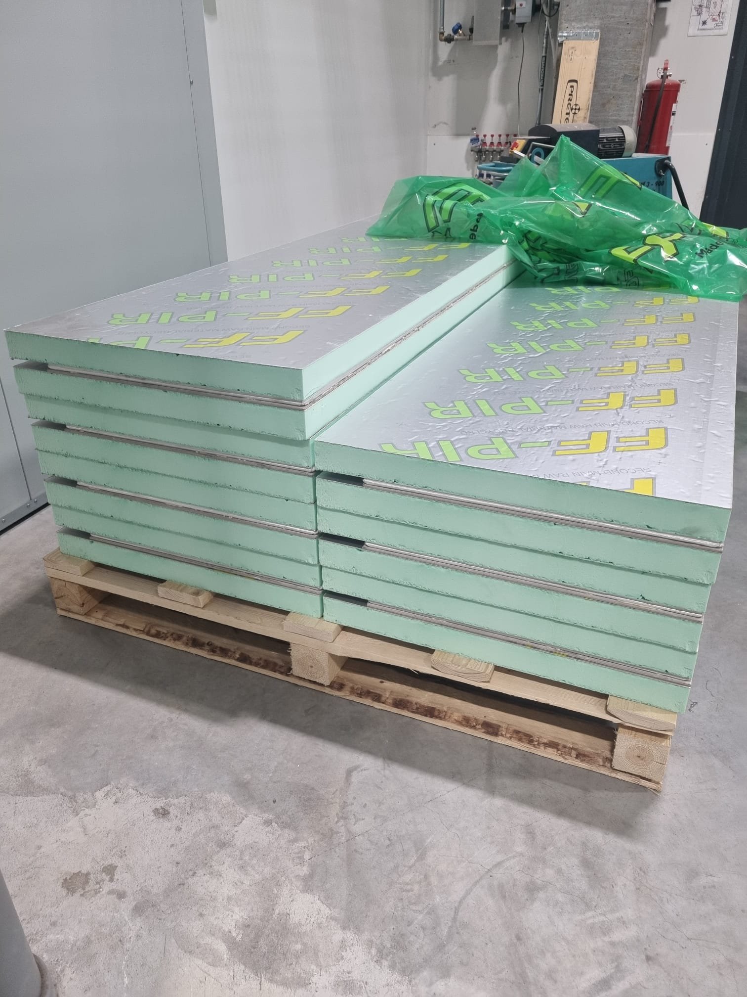 PIR Sandwich -eriste (530 x 2380 x 100 mm)