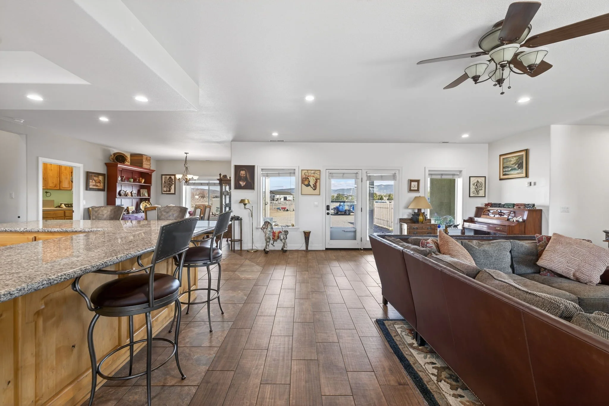 5-web-or-mls-1720 N Benton-5.jpg