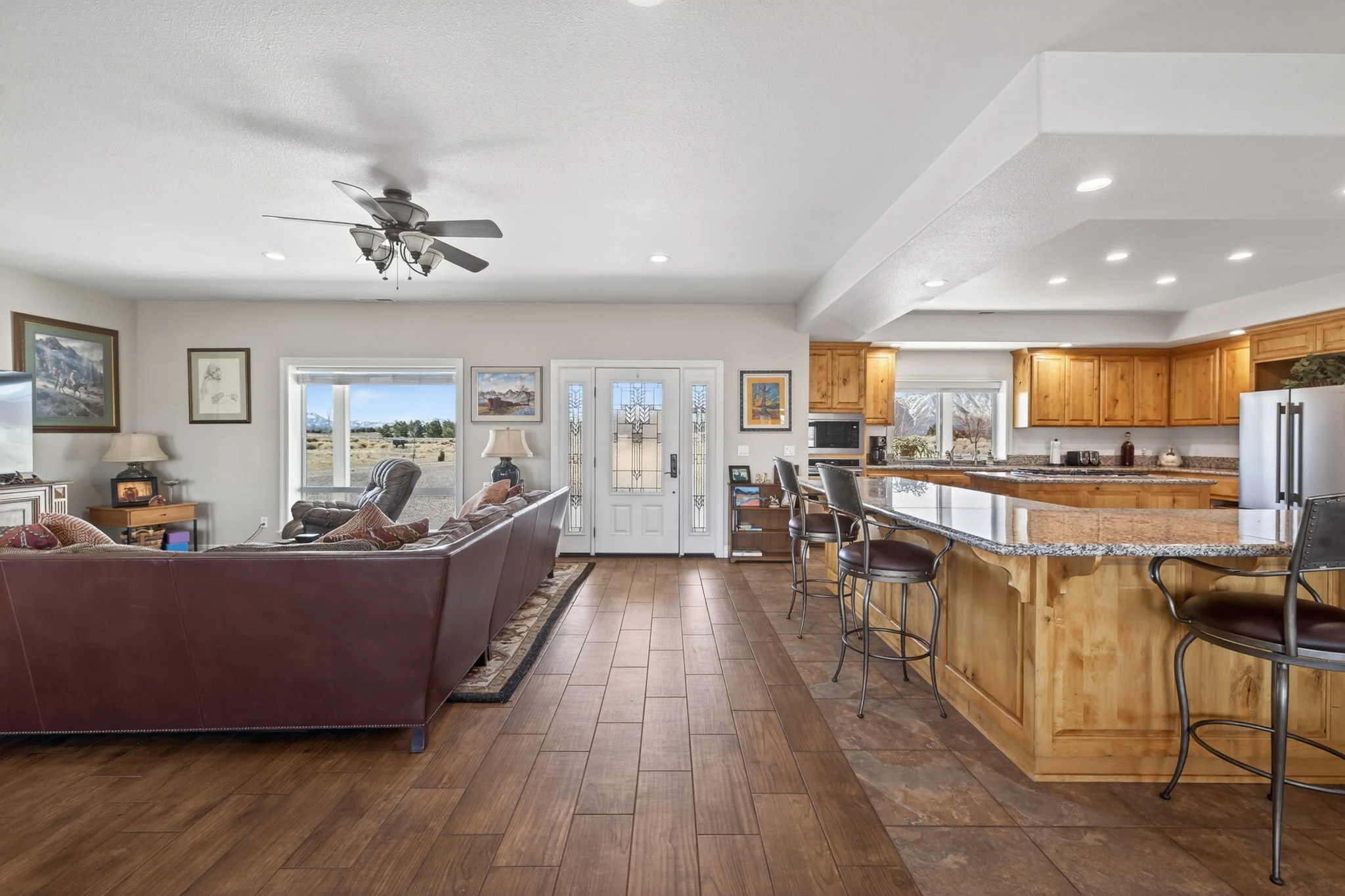 9-web-or-mls-1720 N Benton-9.jpg