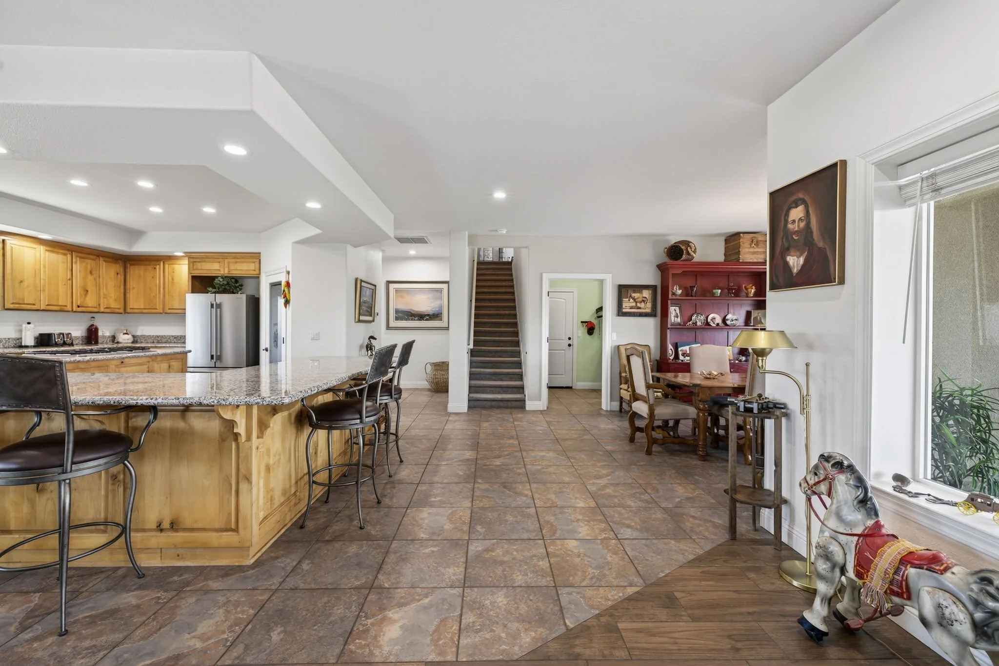 11-web-or-mls-1720 N Benton-11.jpg