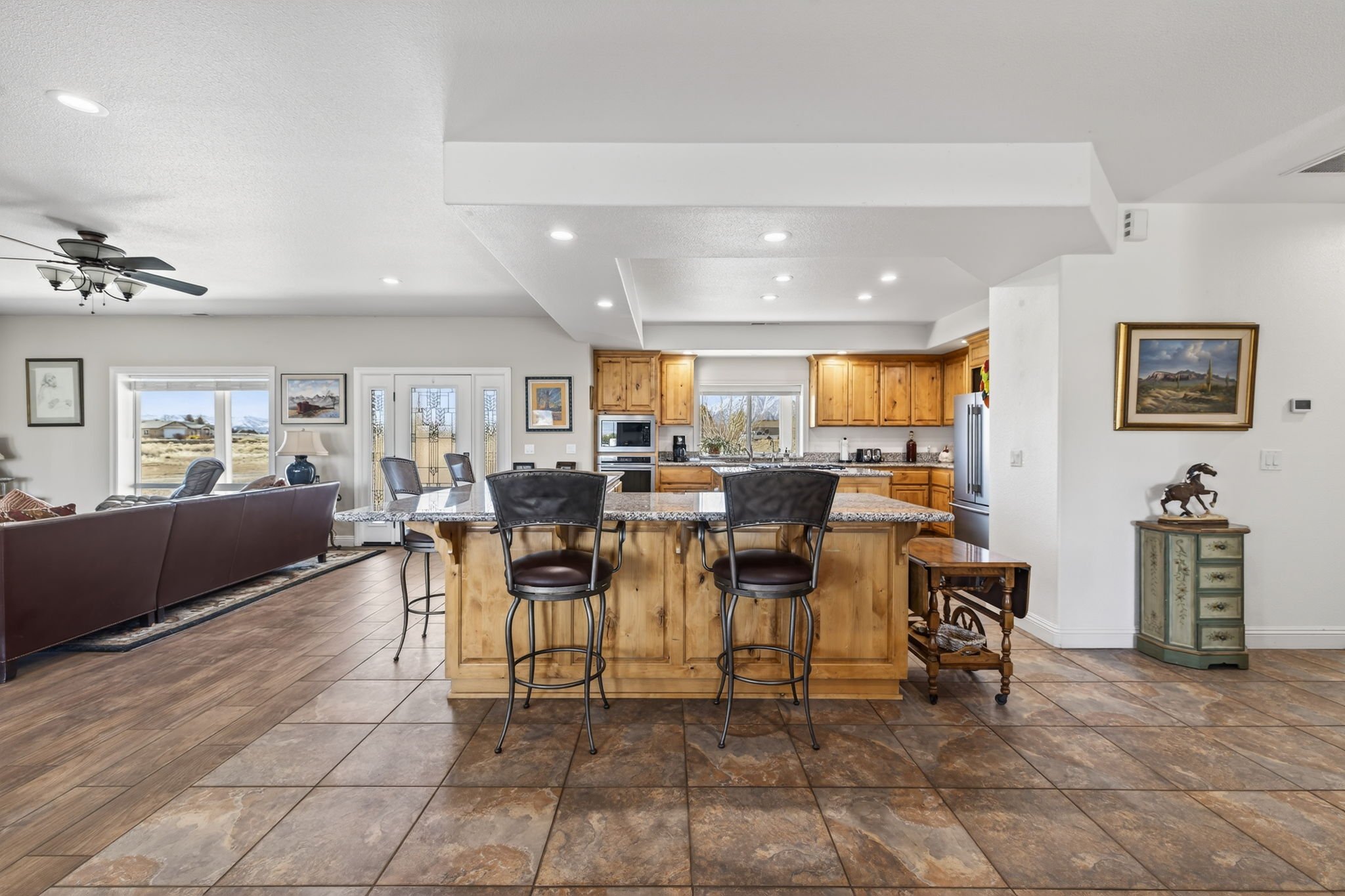 12-web-or-mls-1720 N Benton-12.jpg