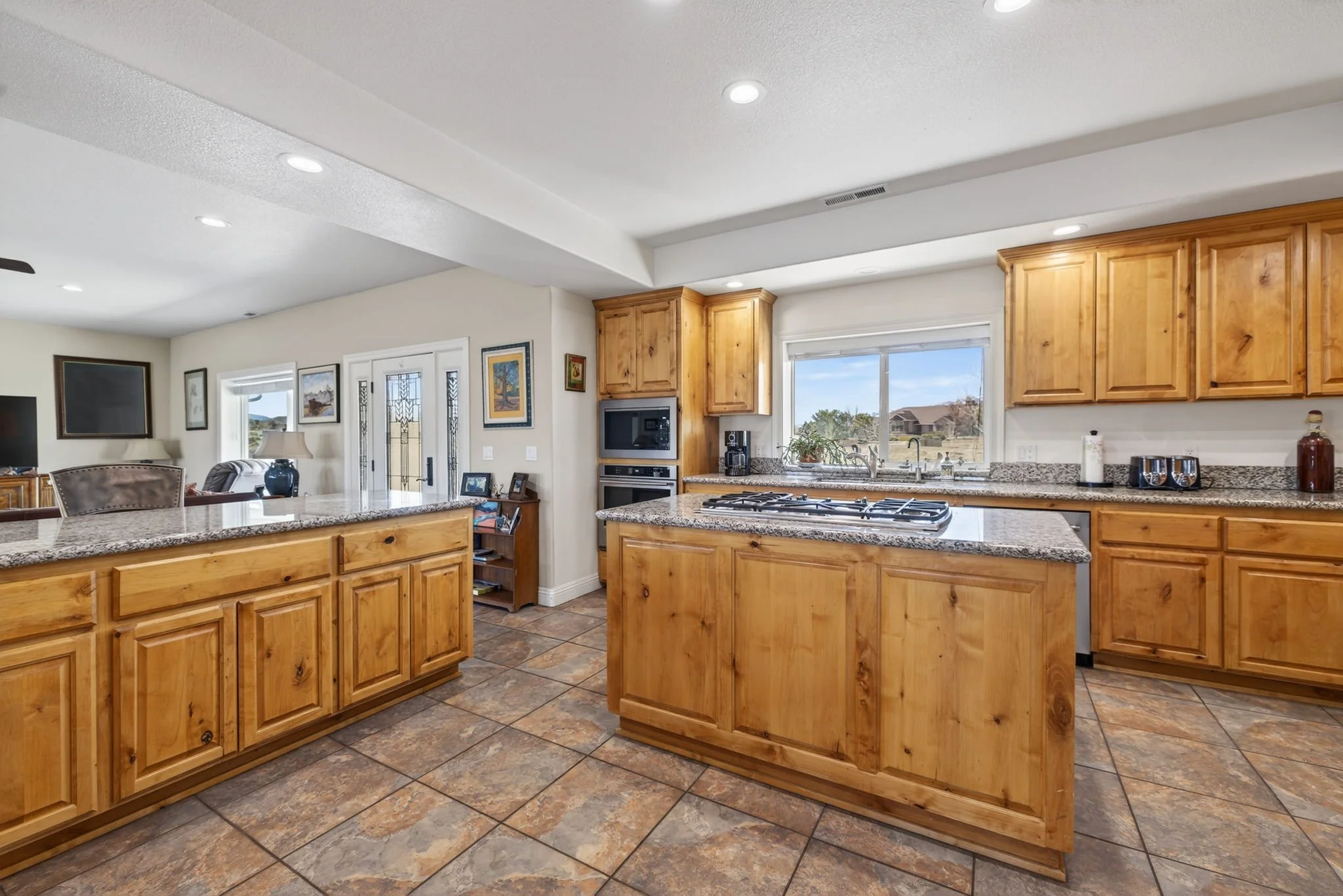 14-web-or-mls-1720 N Benton-14.jpg