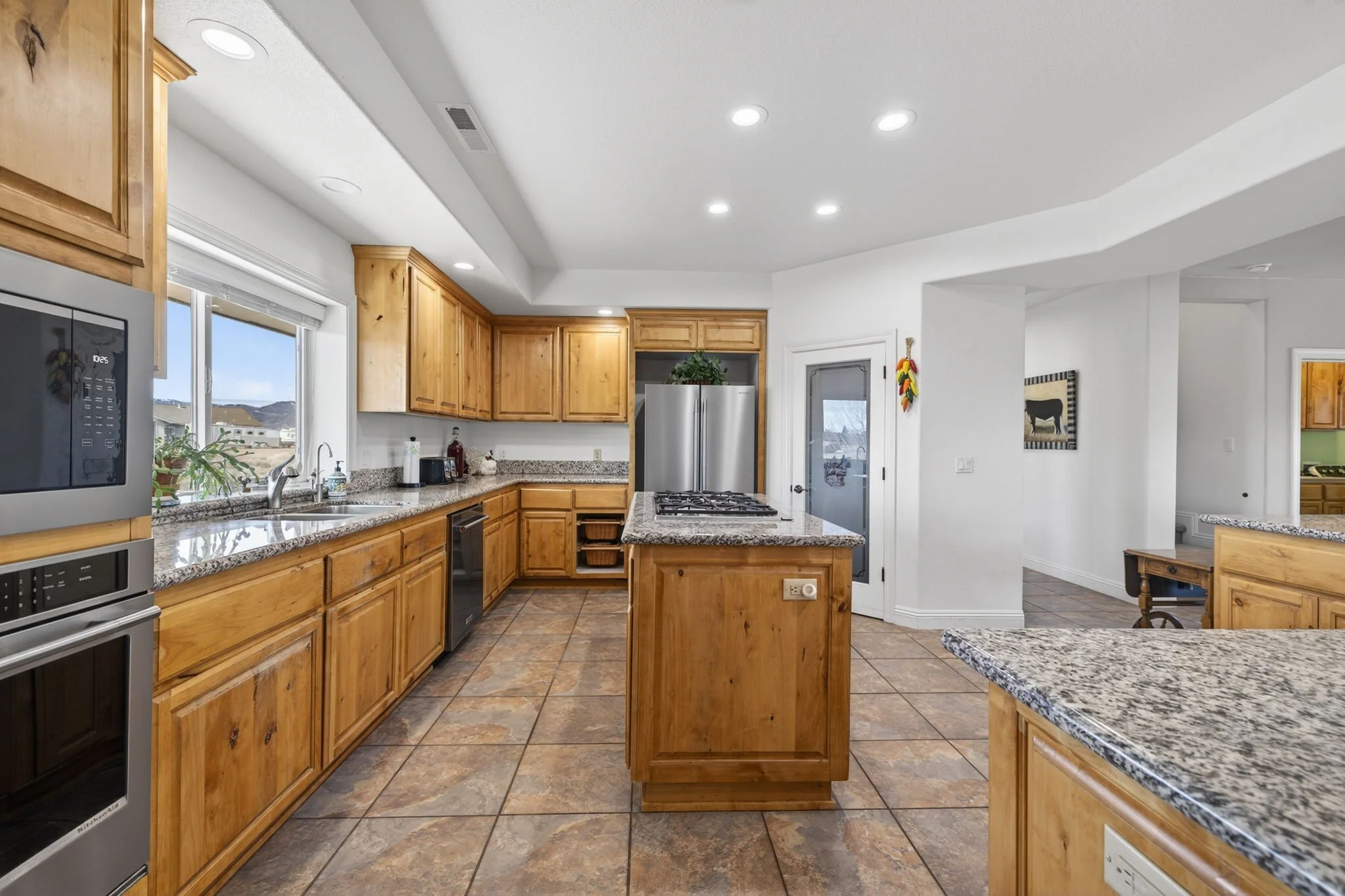 15-web-or-mls-1720 N Benton-15.jpg