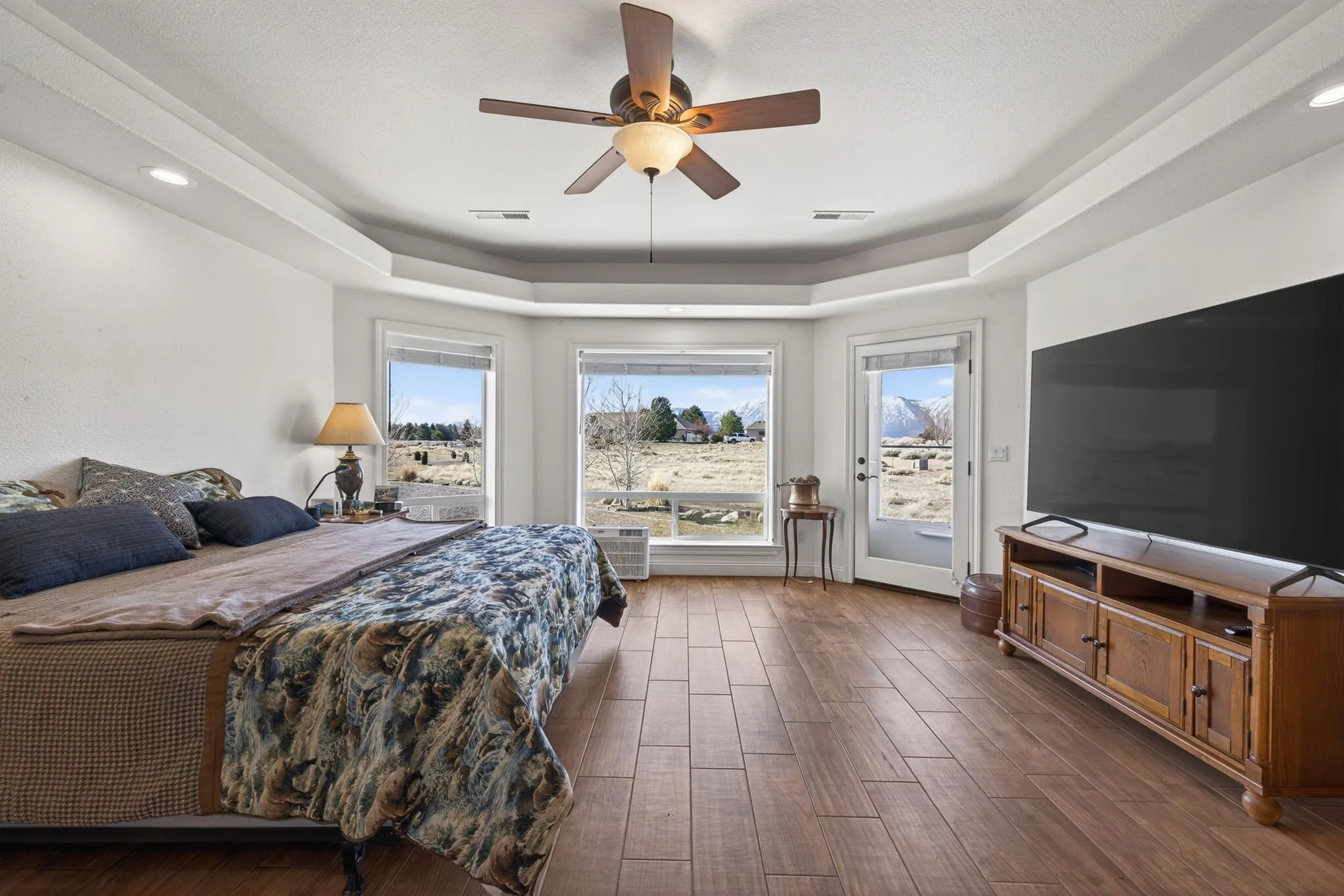 21-web-or-mls-1720 N Benton-21.jpg