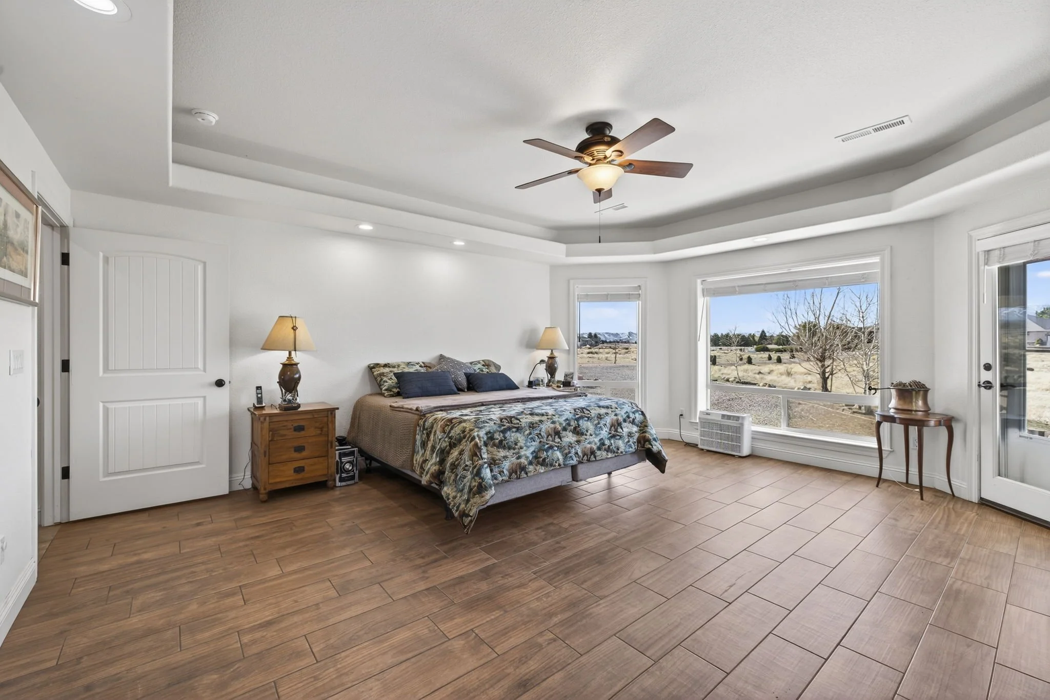 22-web-or-mls-1720 N Benton-22.jpg