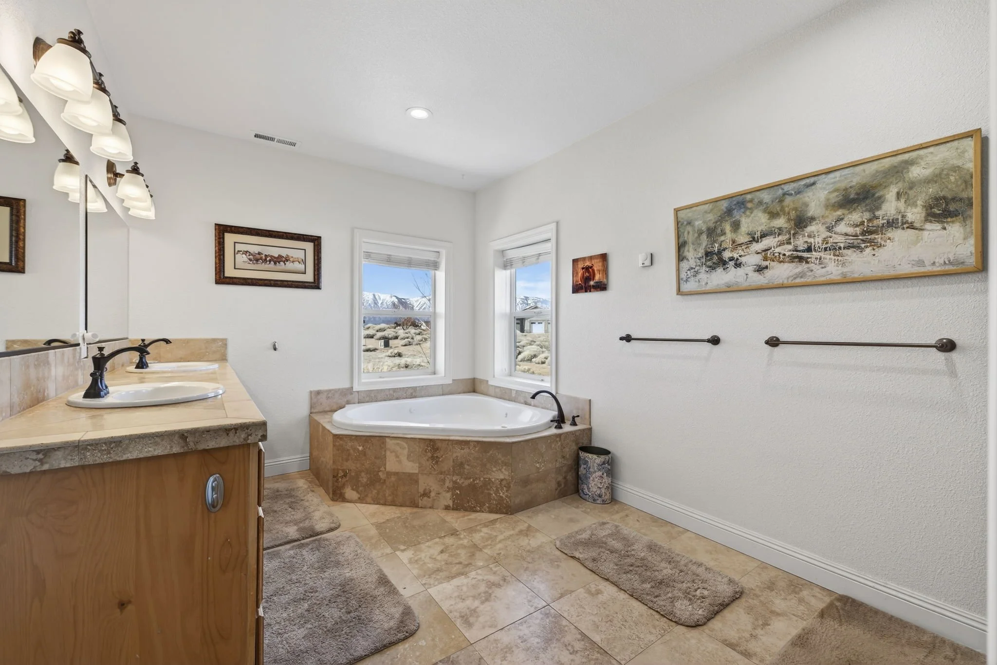 24-web-or-mls-1720 N Benton-24.jpg