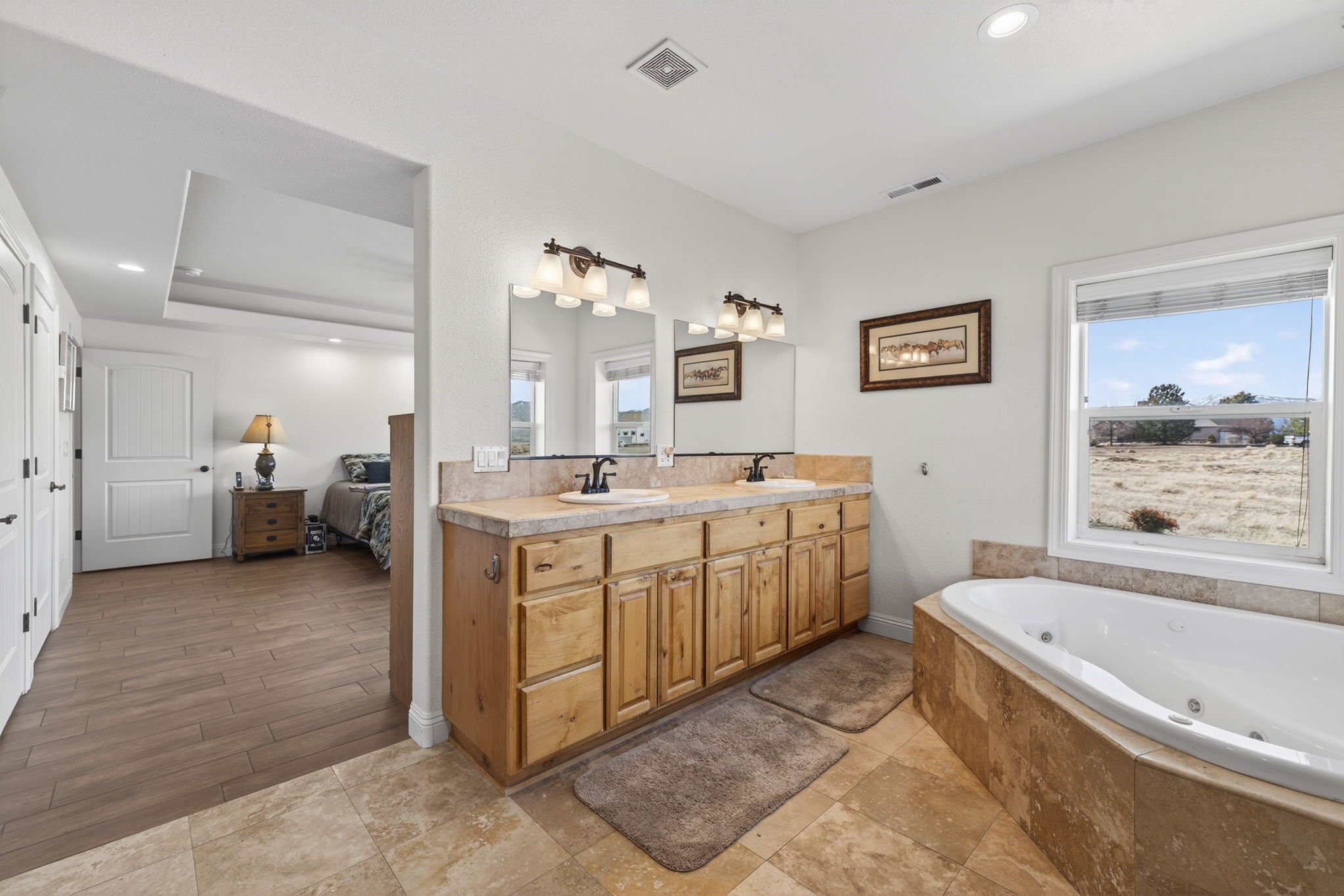 25-web-or-mls-1720 N Benton-25.jpg