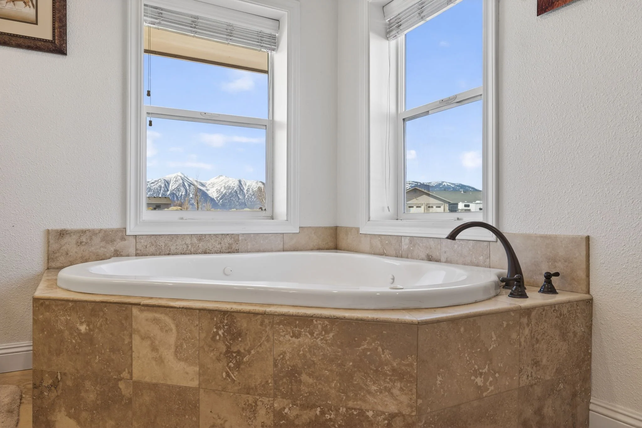 26-web-or-mls-1720 N Benton-26.jpg