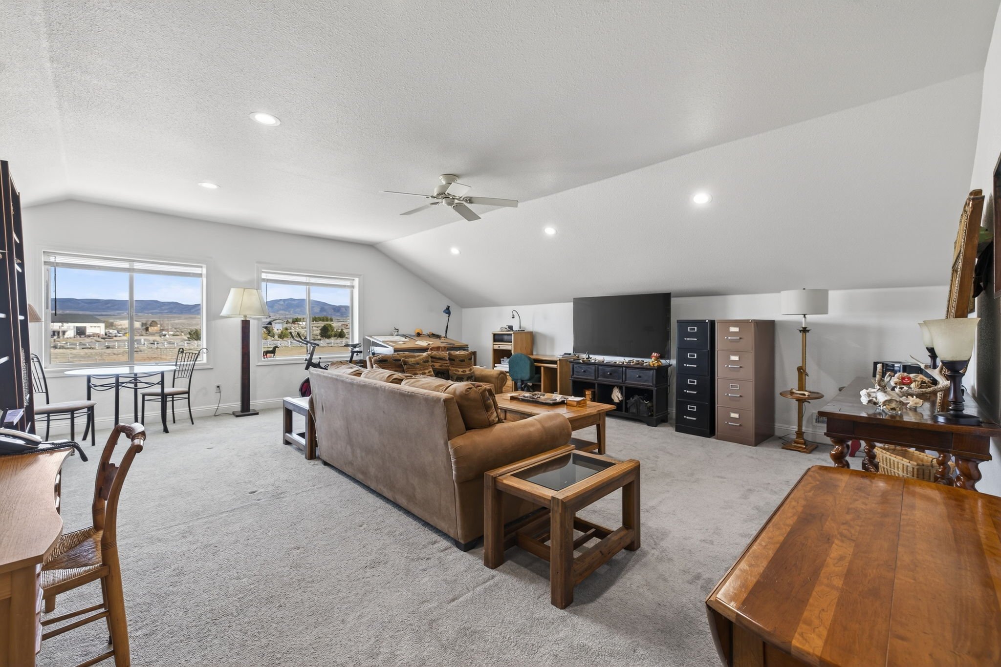 29-web-or-mls-1720 N Benton-29.jpg