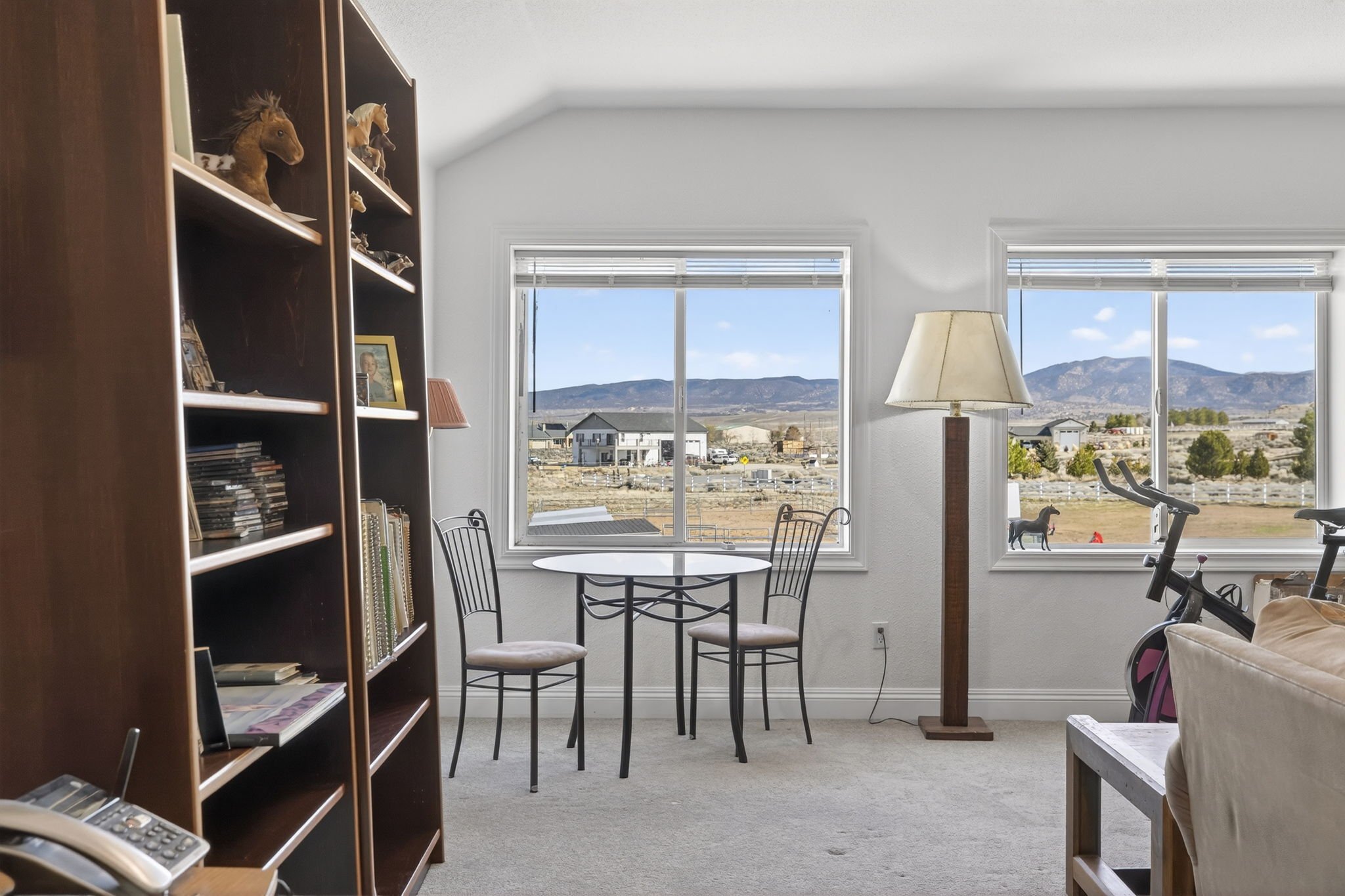 30-web-or-mls-1720 N Benton-30.jpg