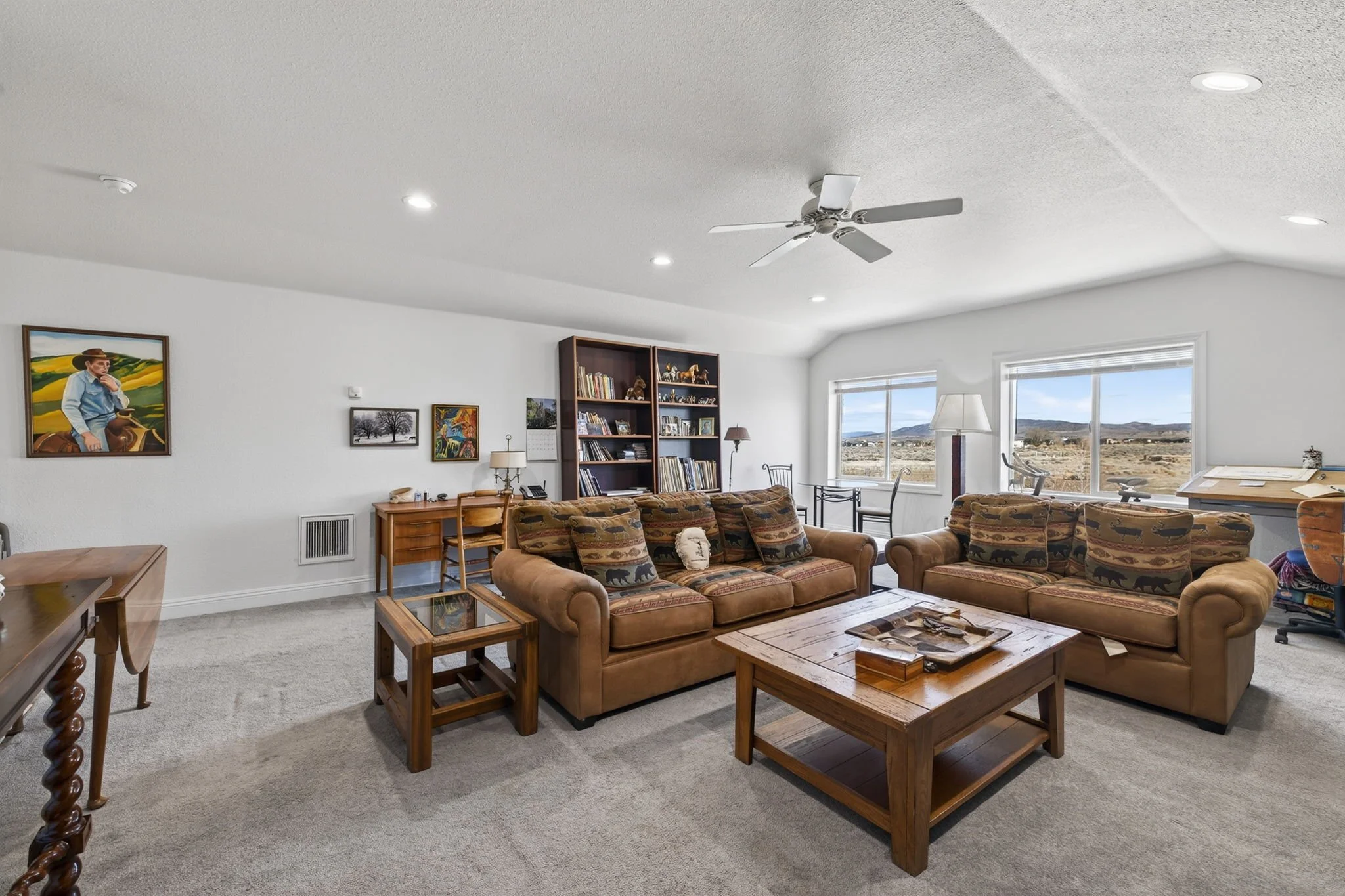 31-web-or-mls-1720 N Benton-31.jpg