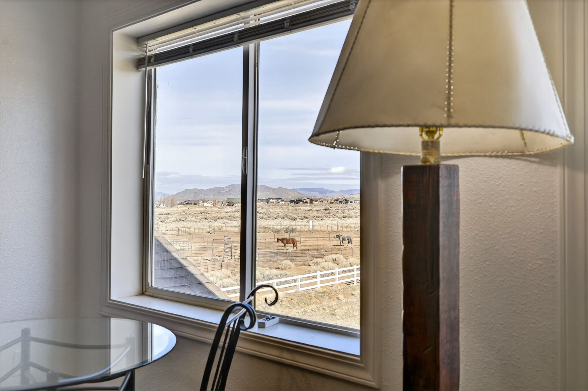 32-web-or-mls-1720 N Benton-32.jpg