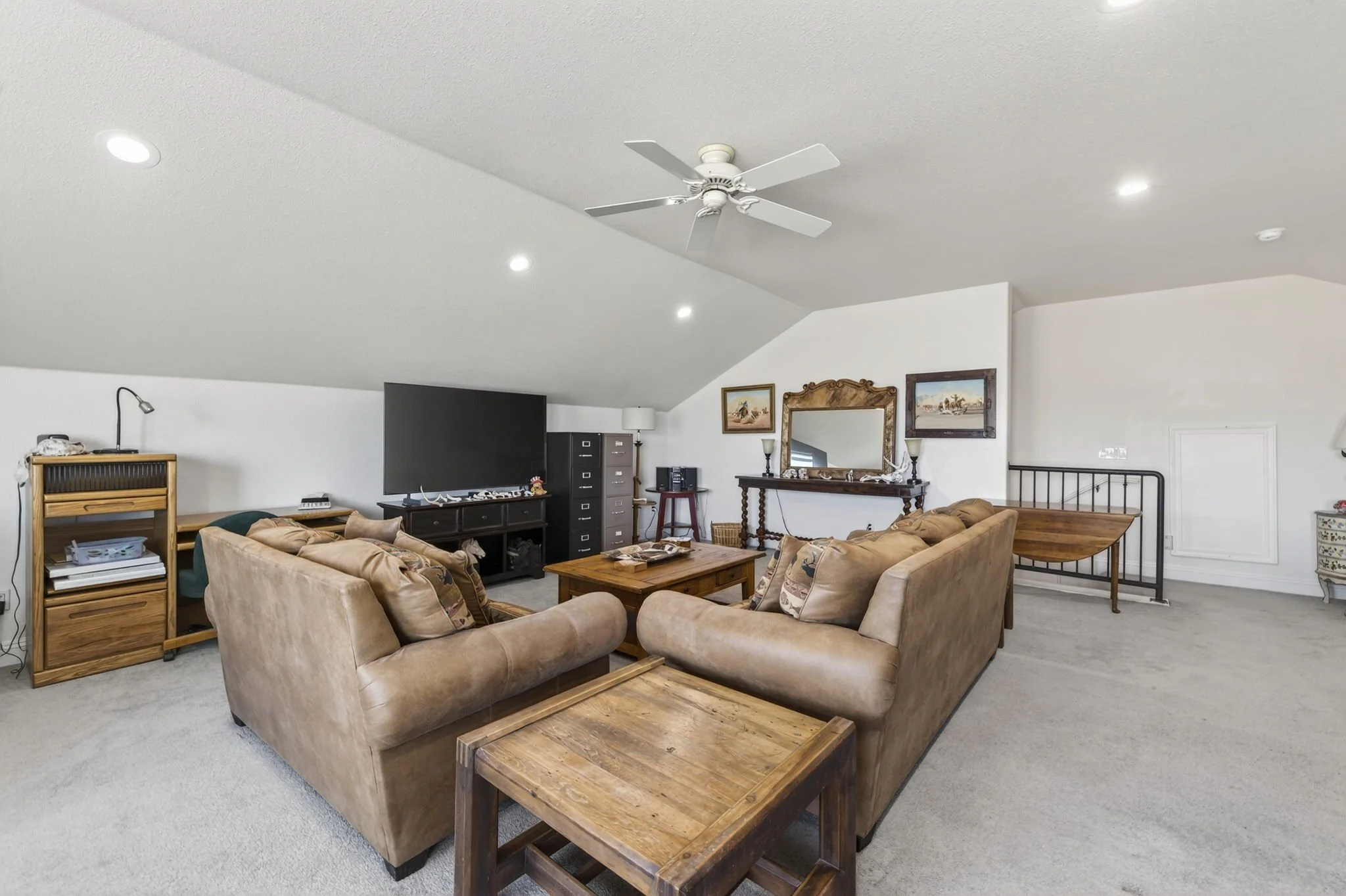 33-web-or-mls-1720 N Benton-33.jpg