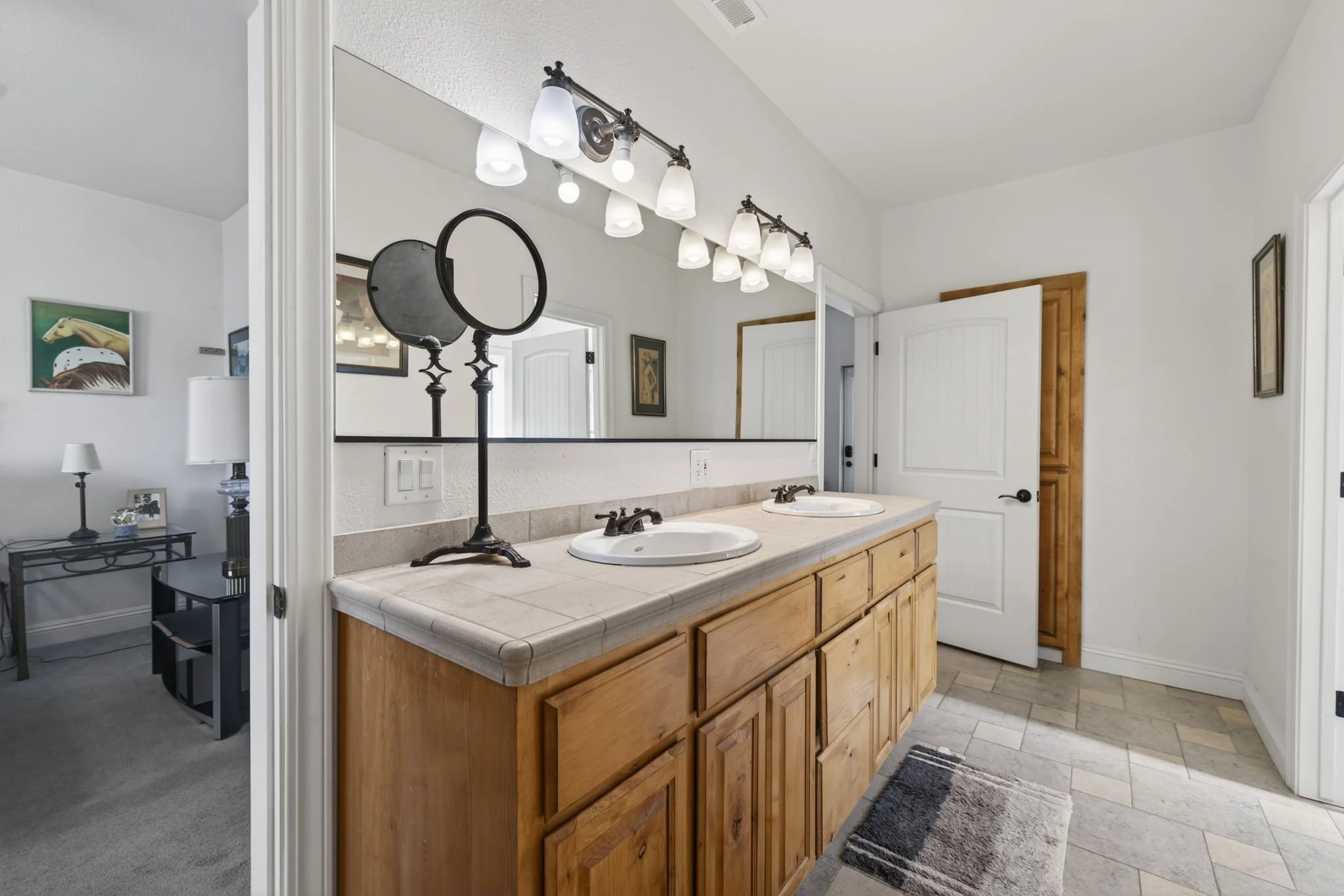 36-web-or-mls-1720 N Benton-36.jpg