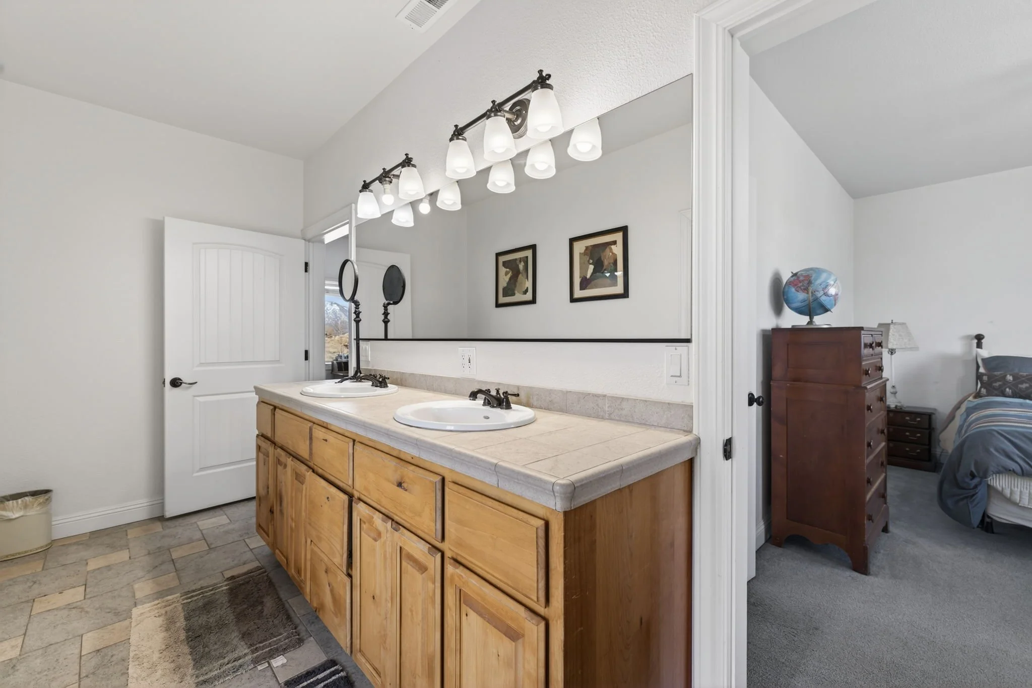 37-web-or-mls-1720 N Benton-37.jpg